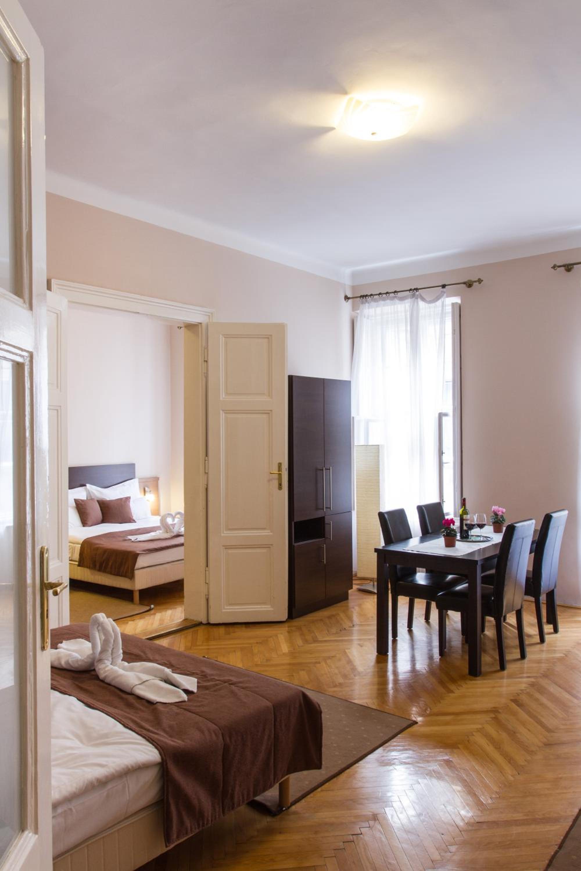 Apartment (6 Adults)