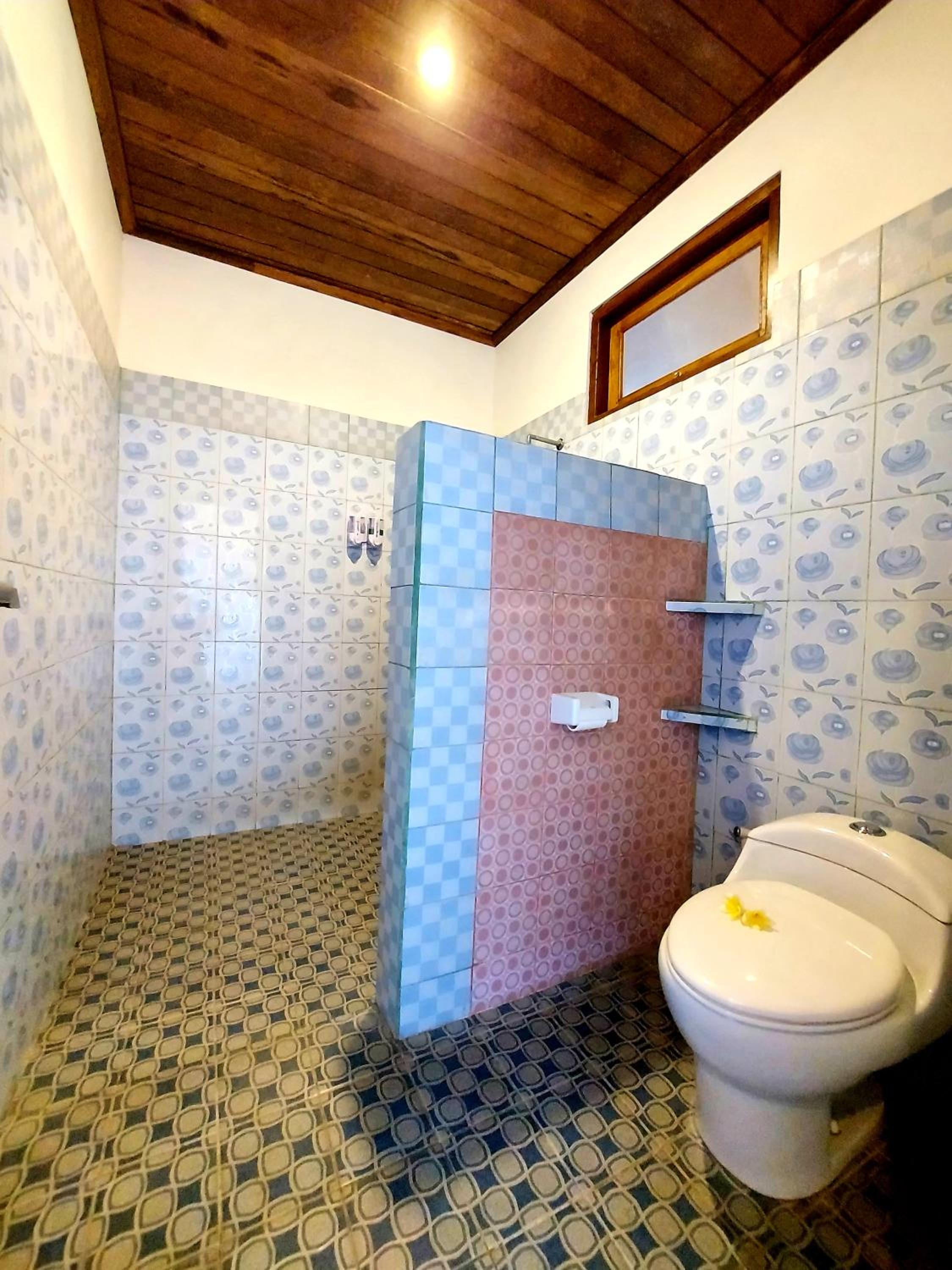 Deluxe Room with Sea View - Photo 5