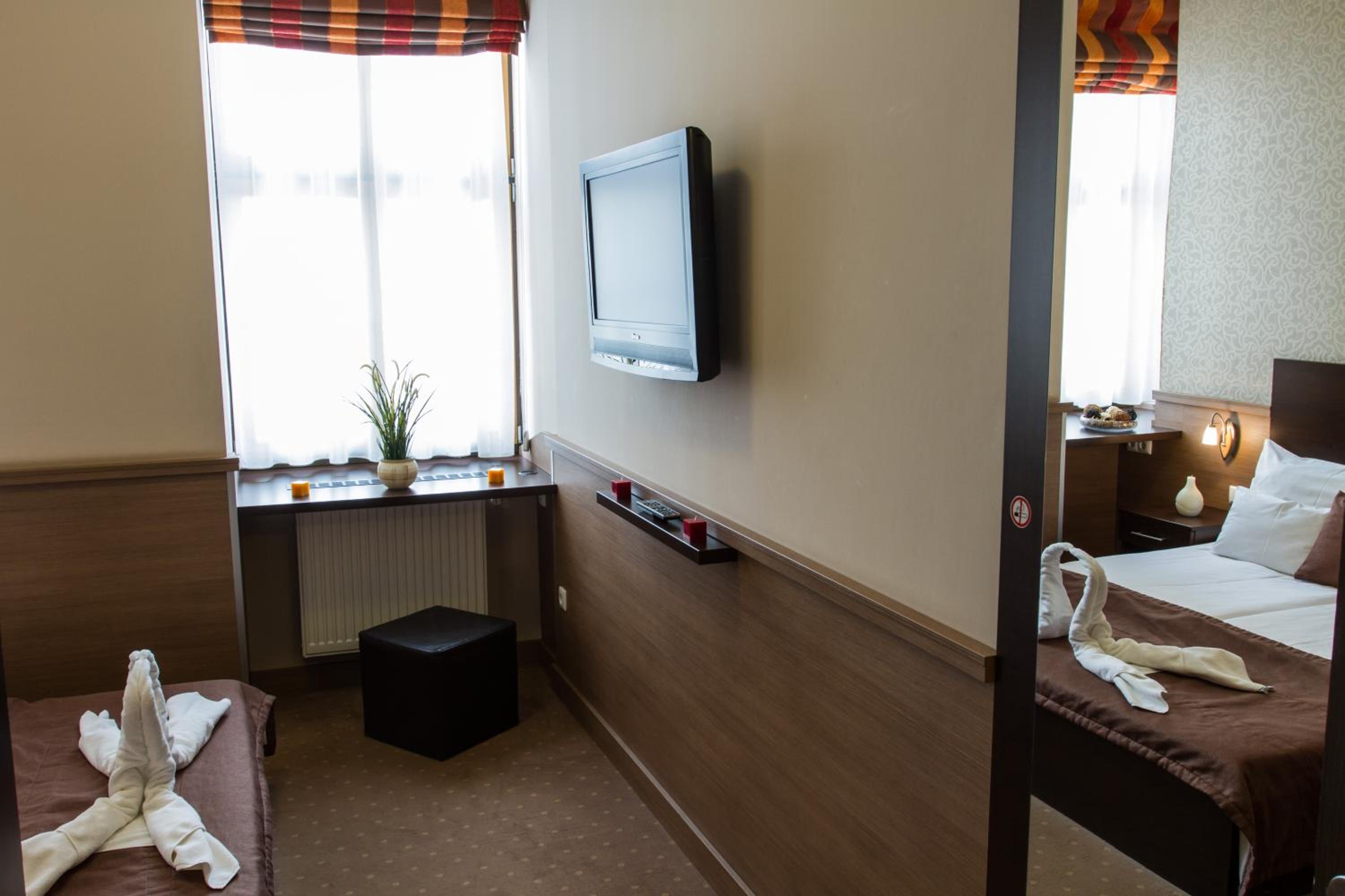 Double Room with Garden View - Photo 6