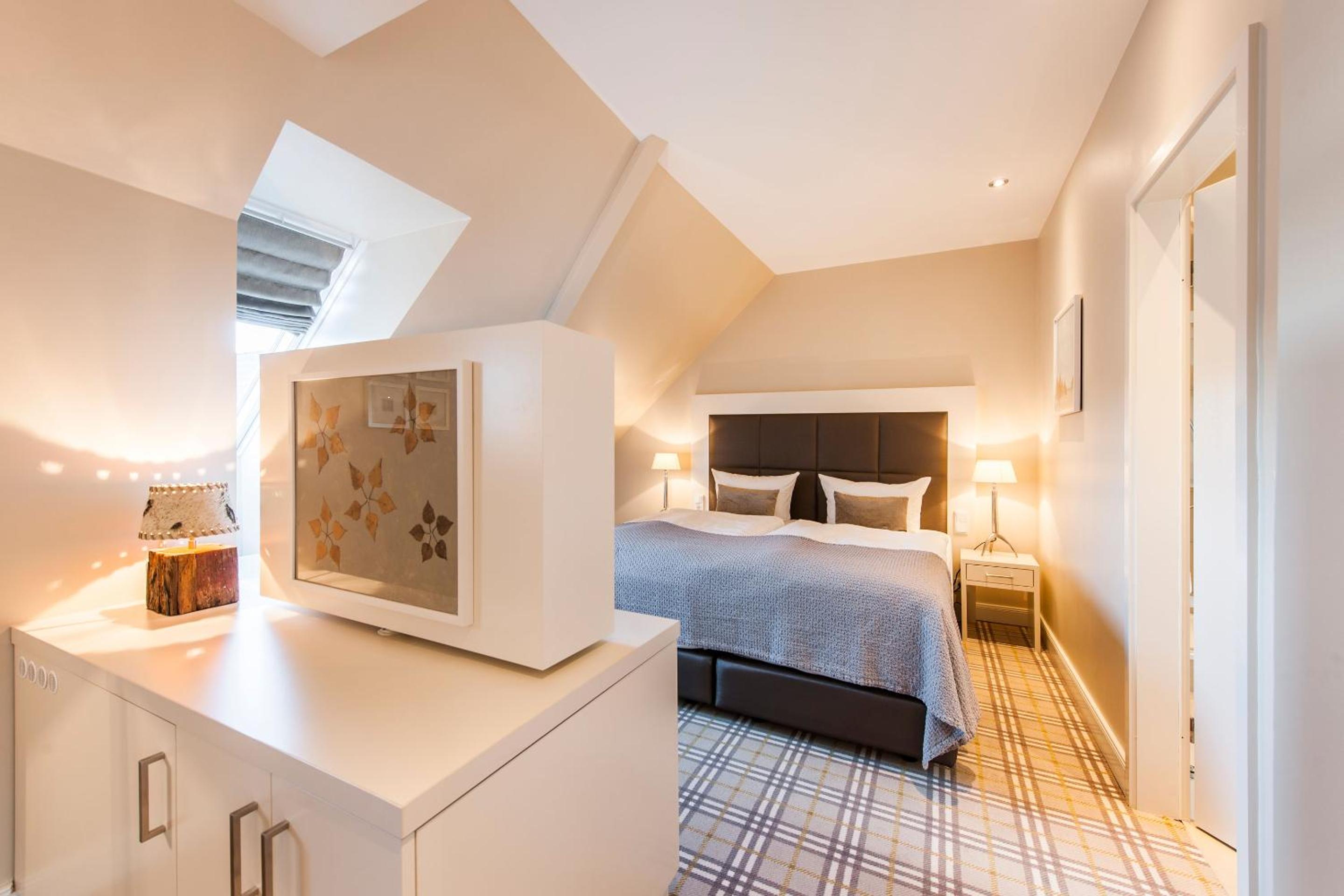 Junior Suite residential example photo 2