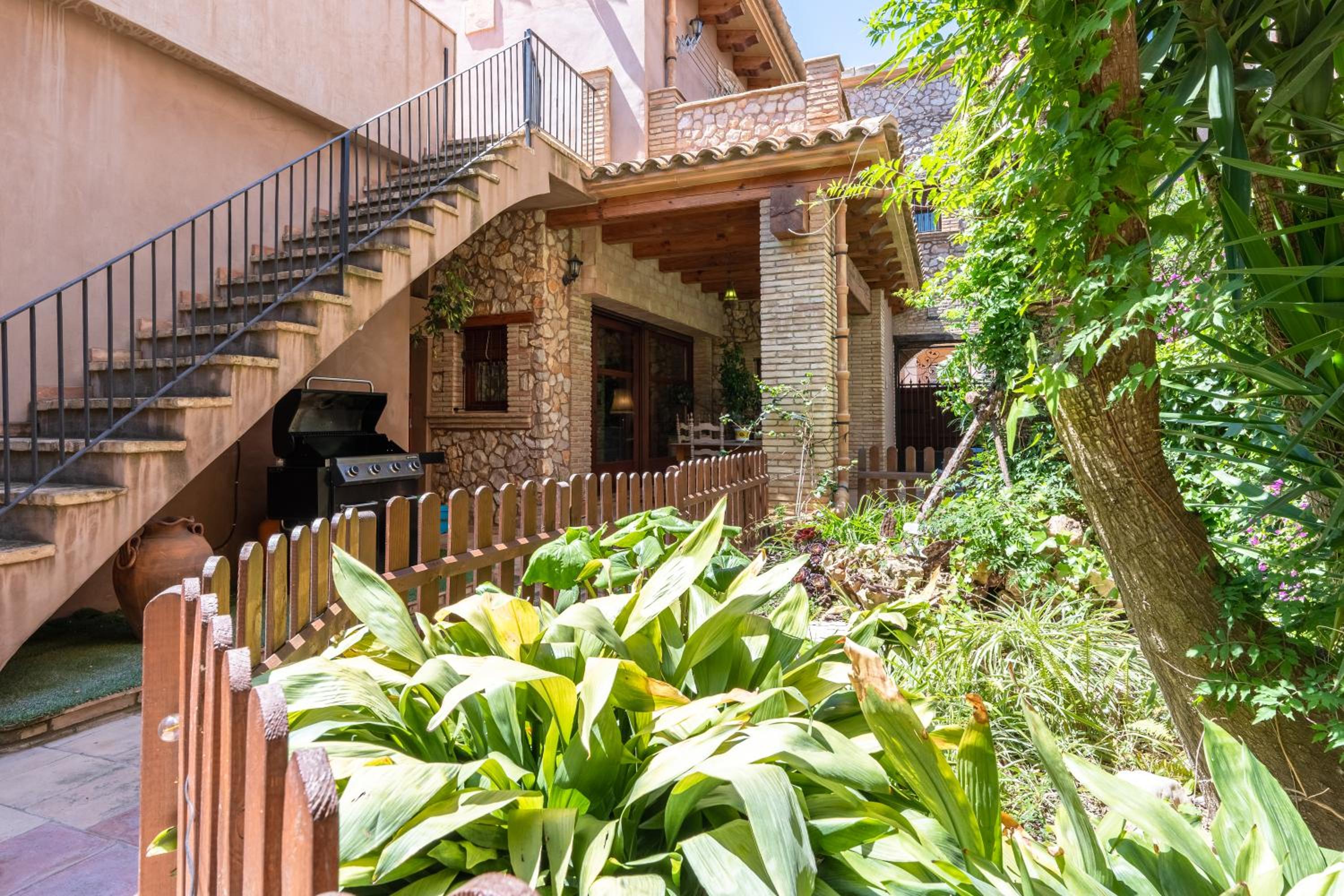 Three-Bedroom House - Photo 29