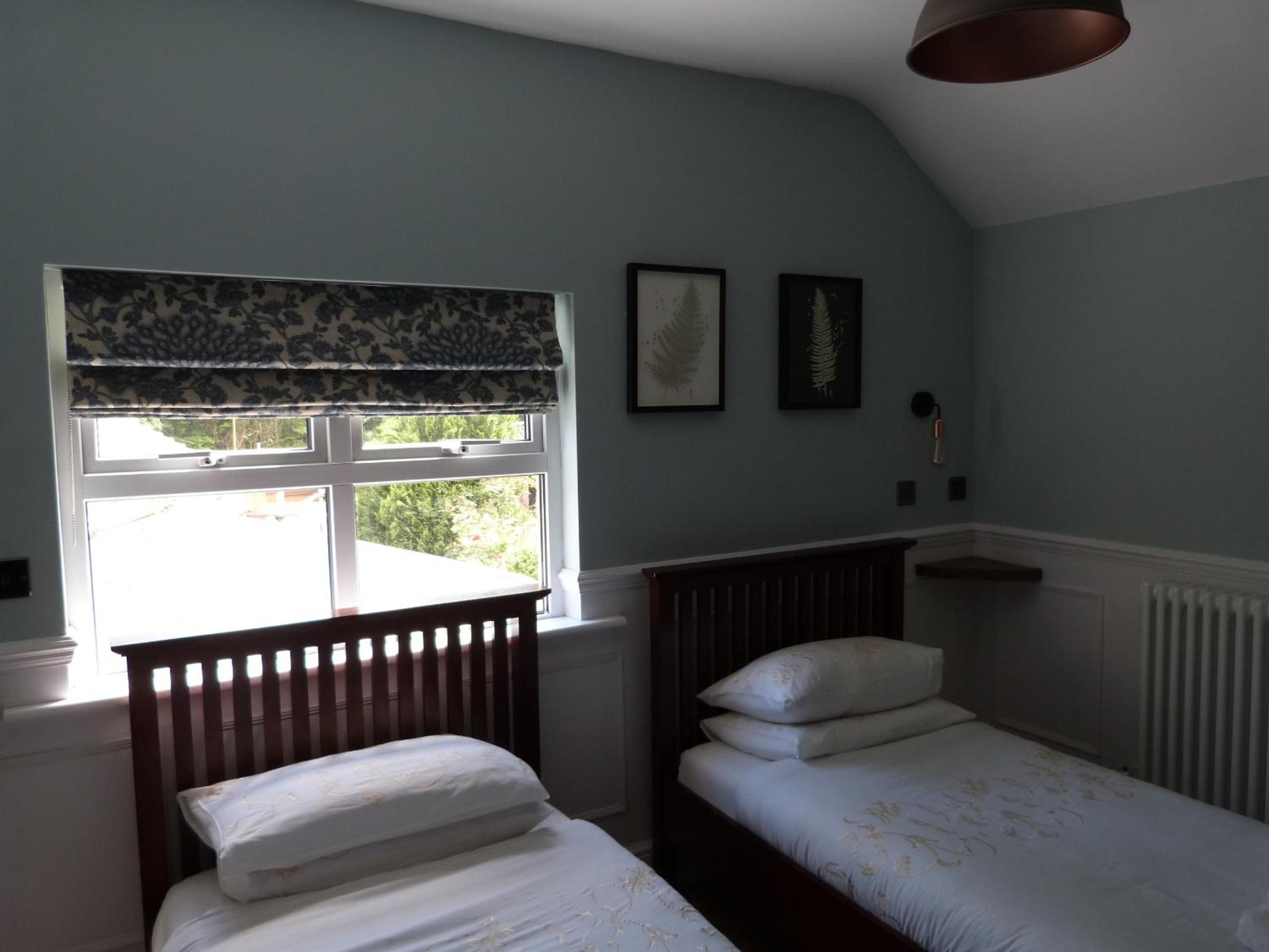 Standard Twin Room - Photo 4