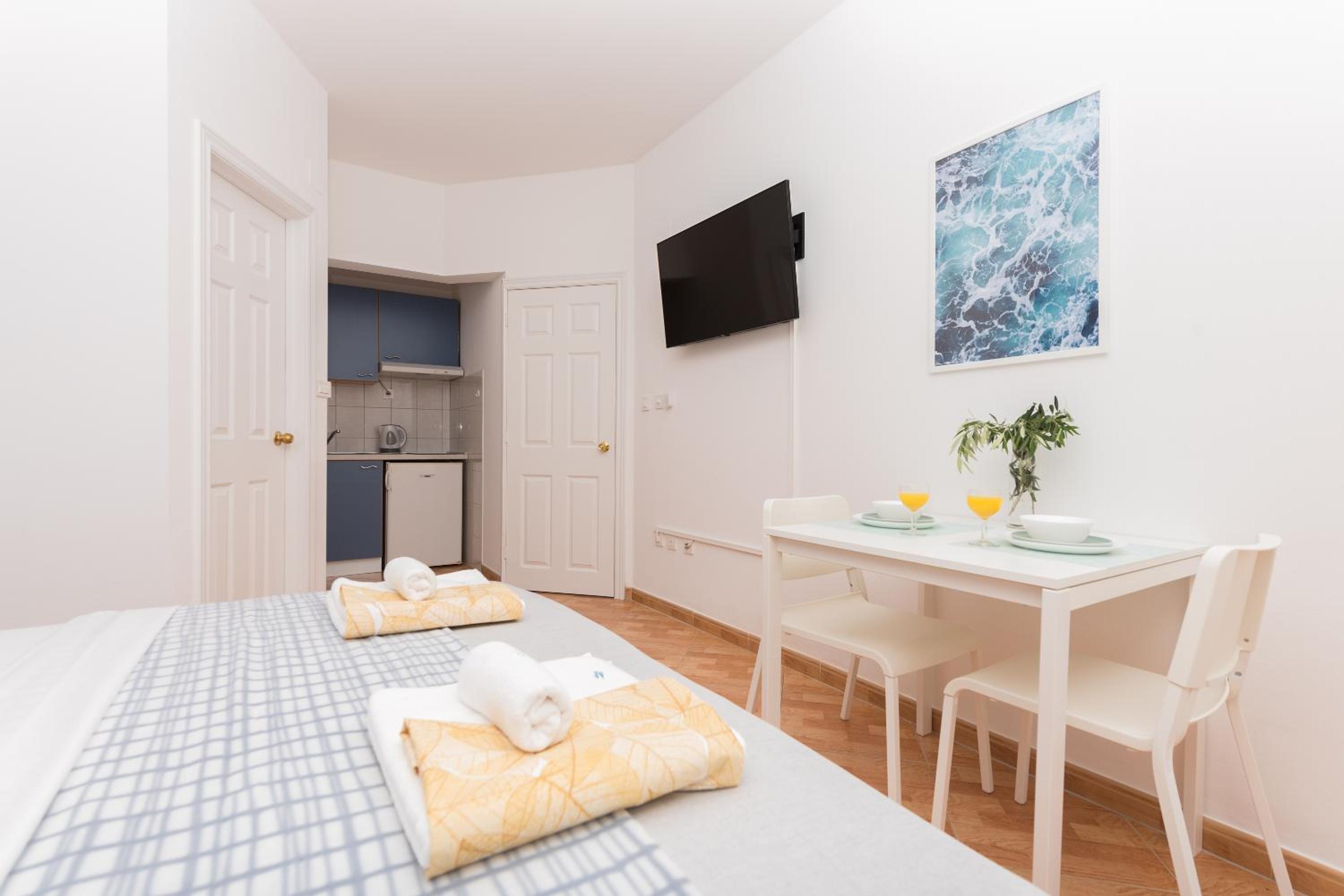 Studio Apartment with Sea View no.7
