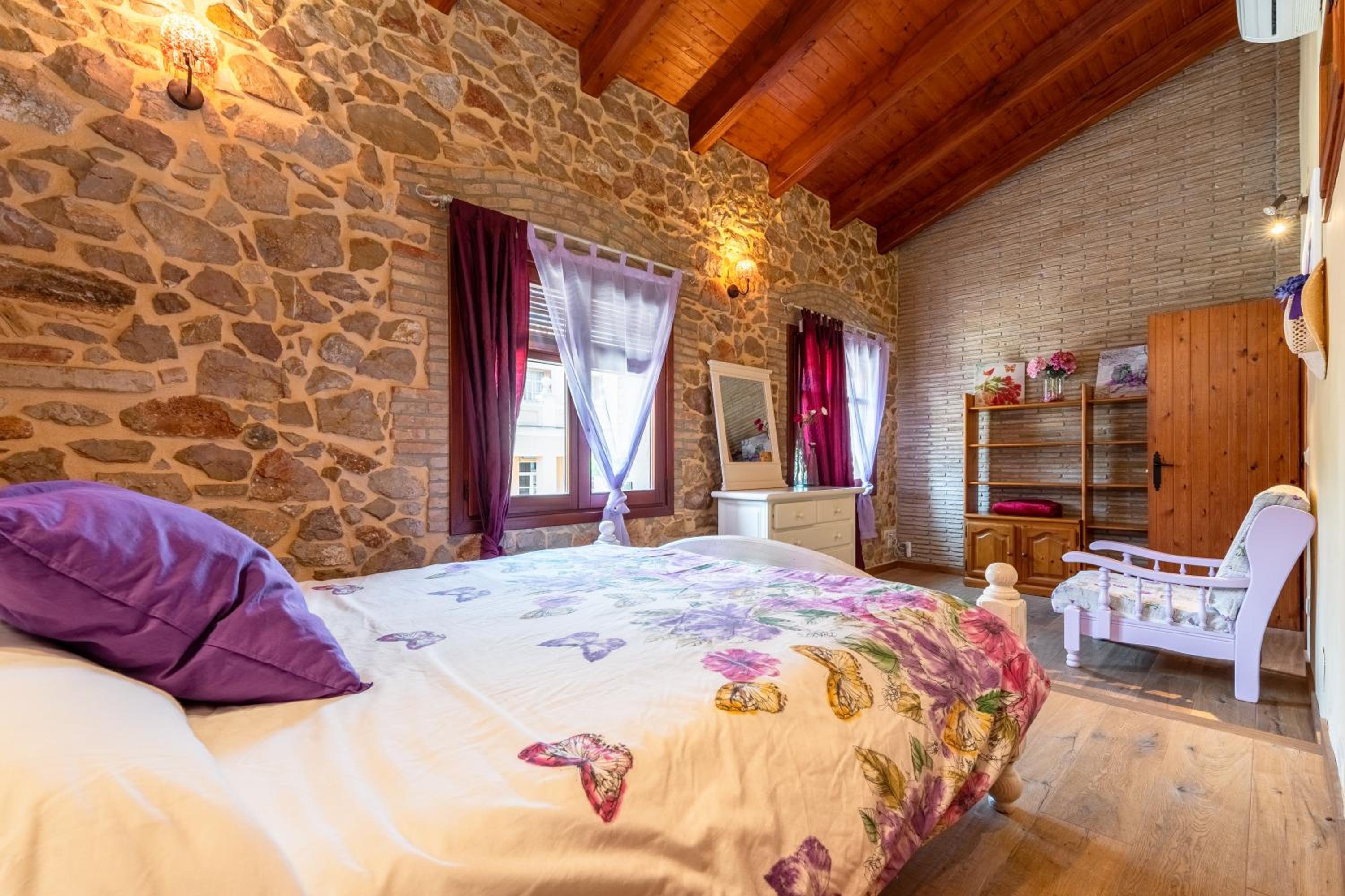 Three-Bedroom House - Photo 4