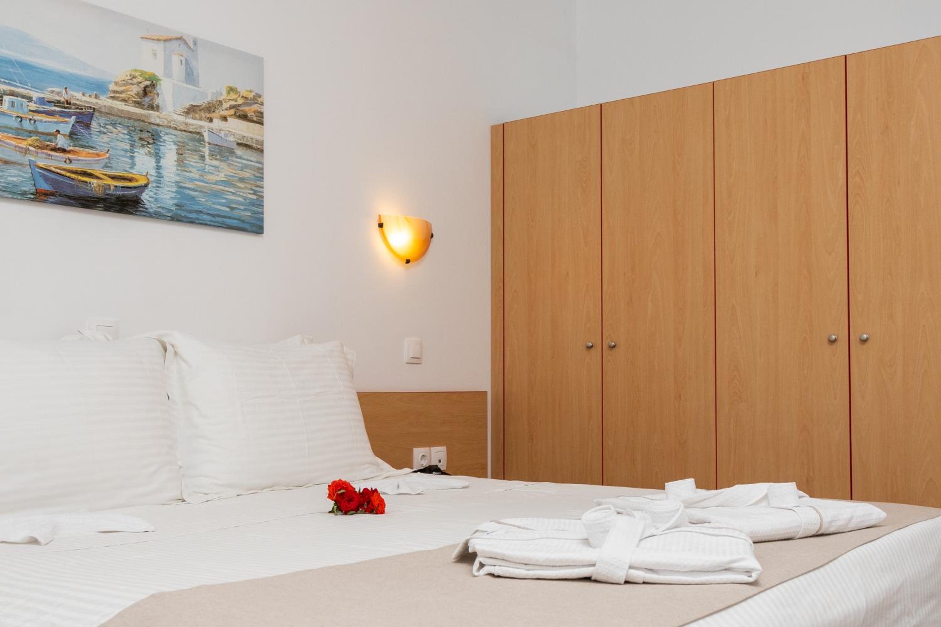 Superior Family Studio (2 Adults + 2 Children)