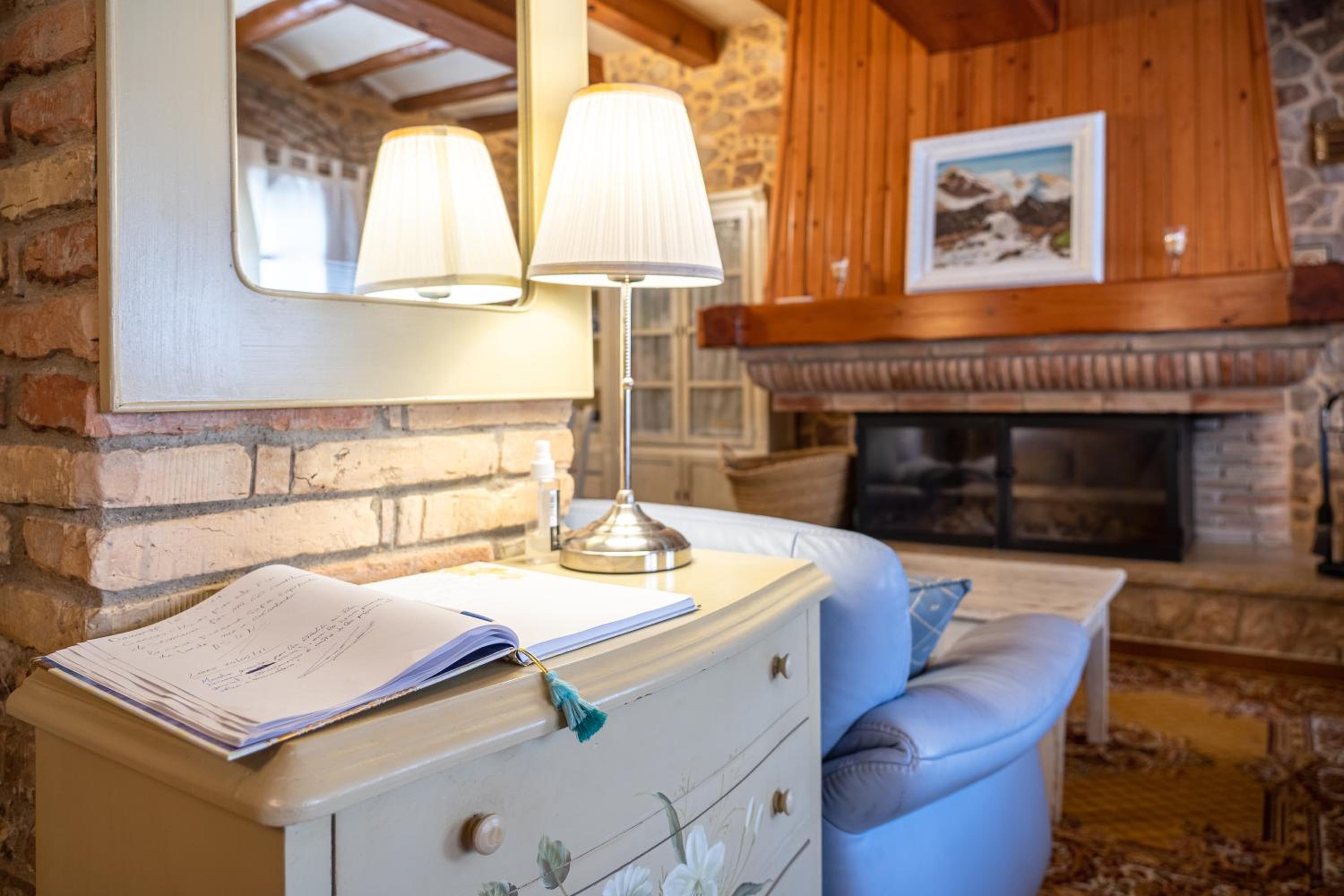 Three-Bedroom House - Photo 2