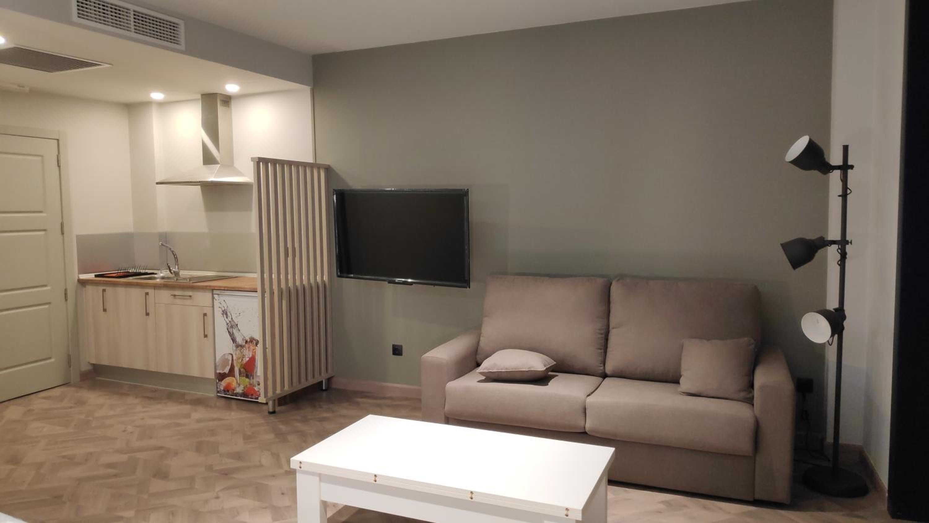 Studio Apartment - Photo 20