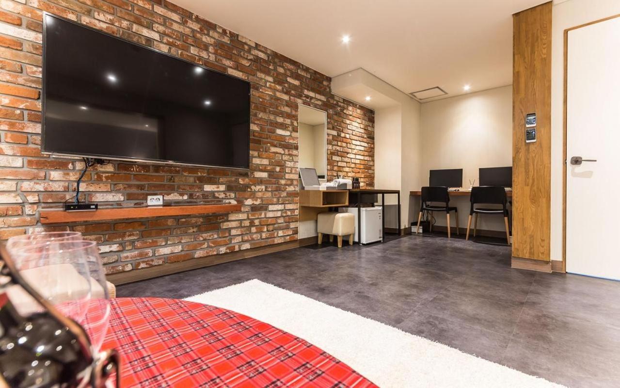 Suite - Photo 3