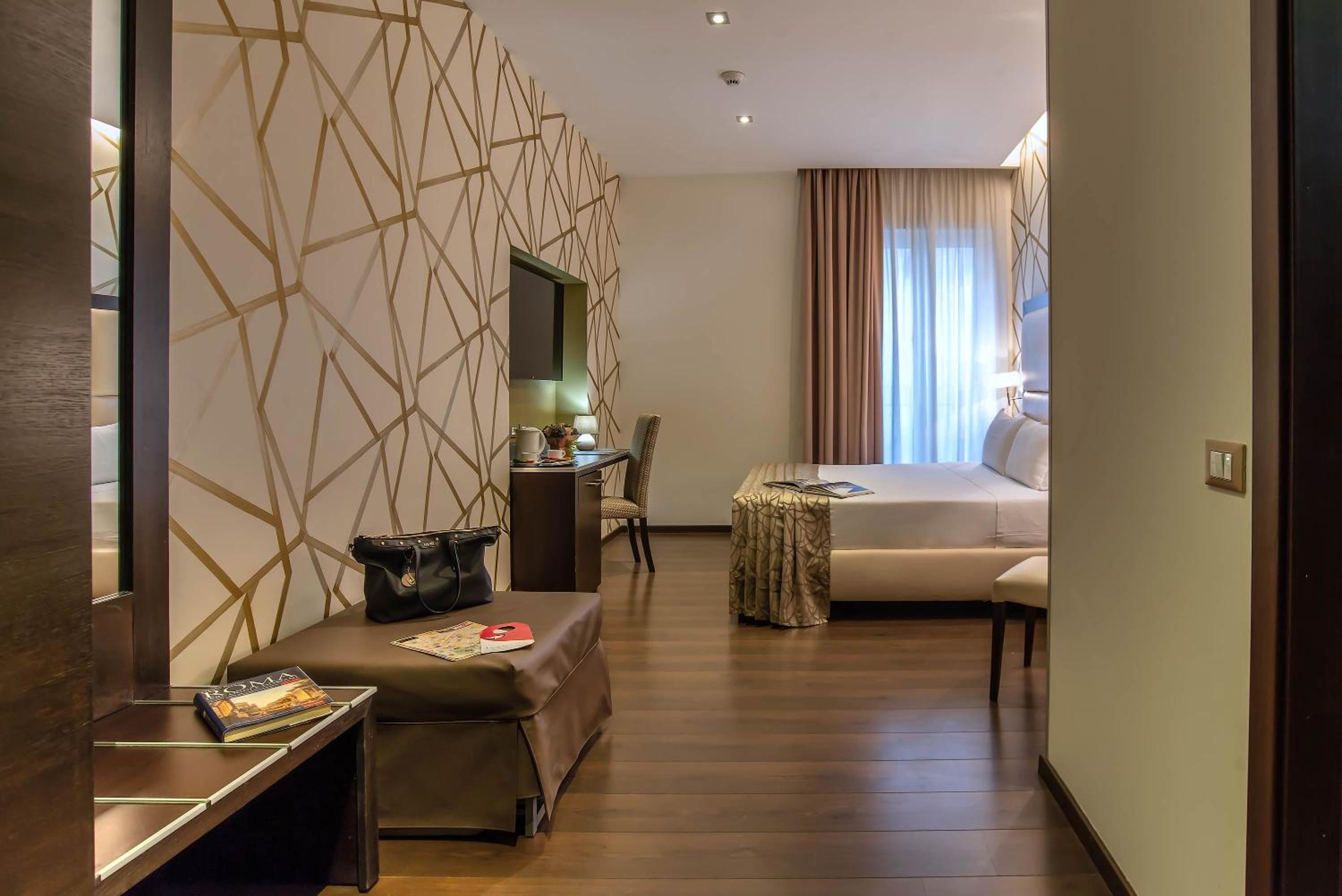 Superior Double or Twin Room thumbnail 5