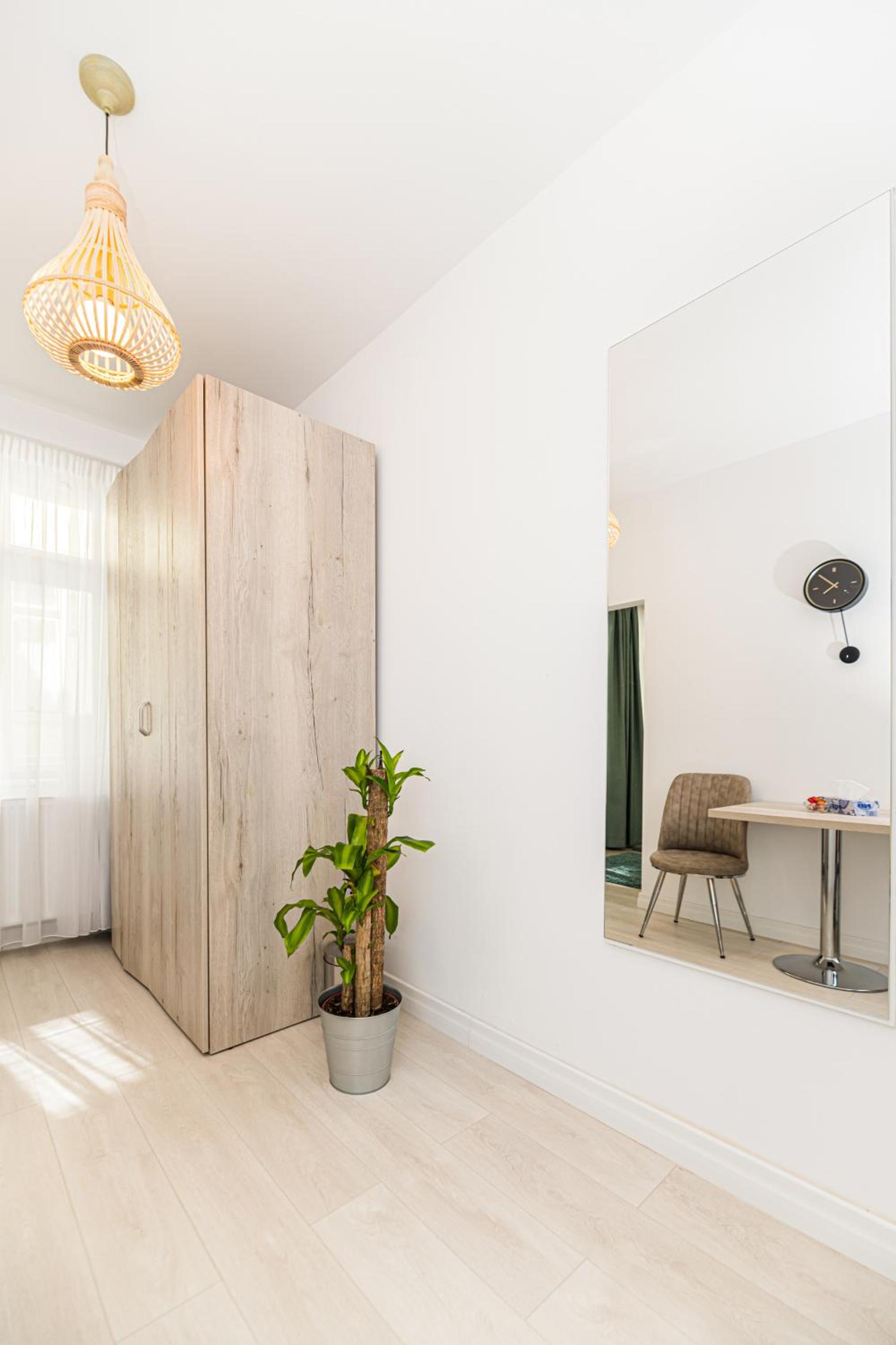 One-Bedroom Apartment - Photo 9
