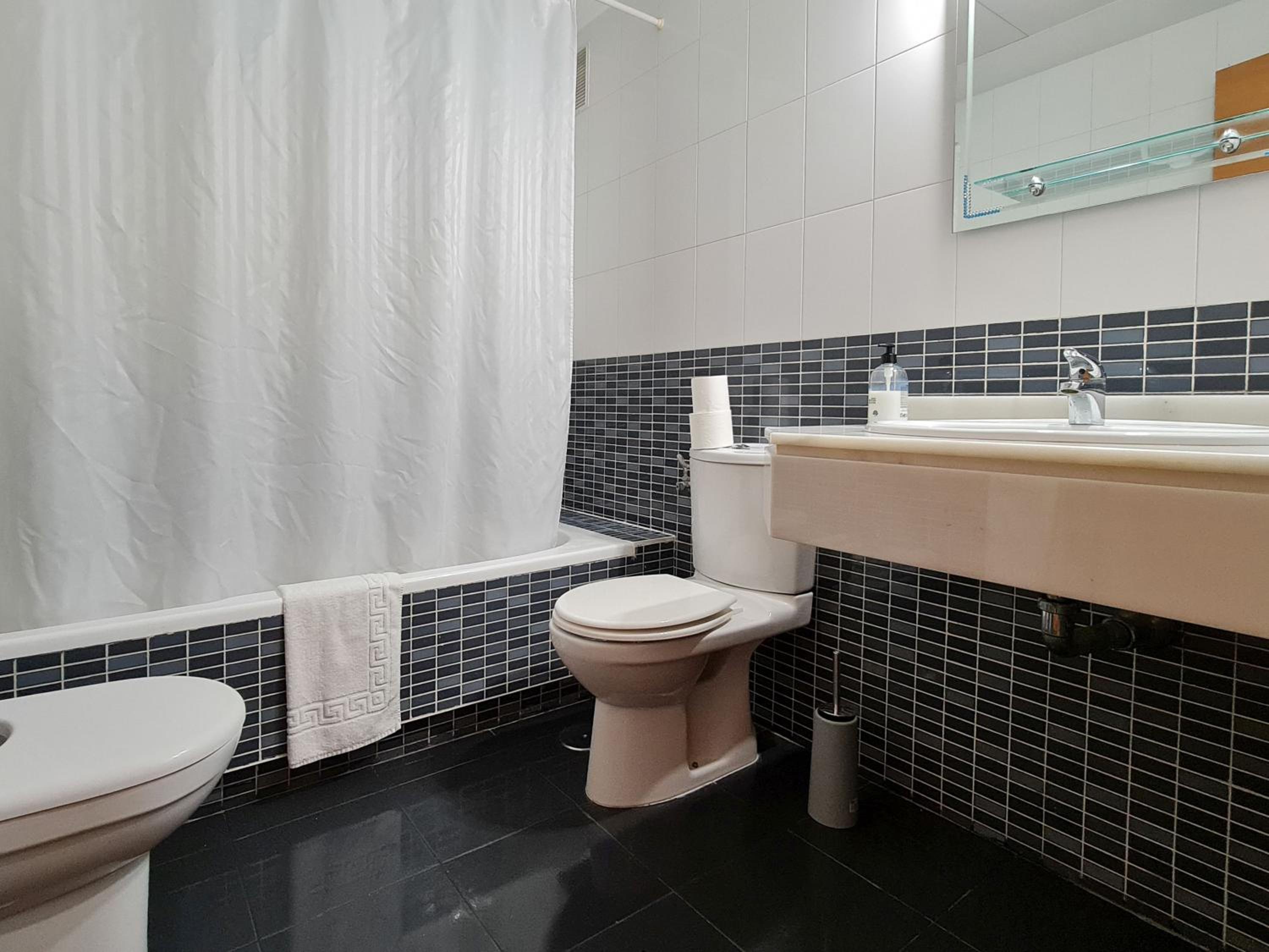 One-Bedroom Apartment - Photo 38