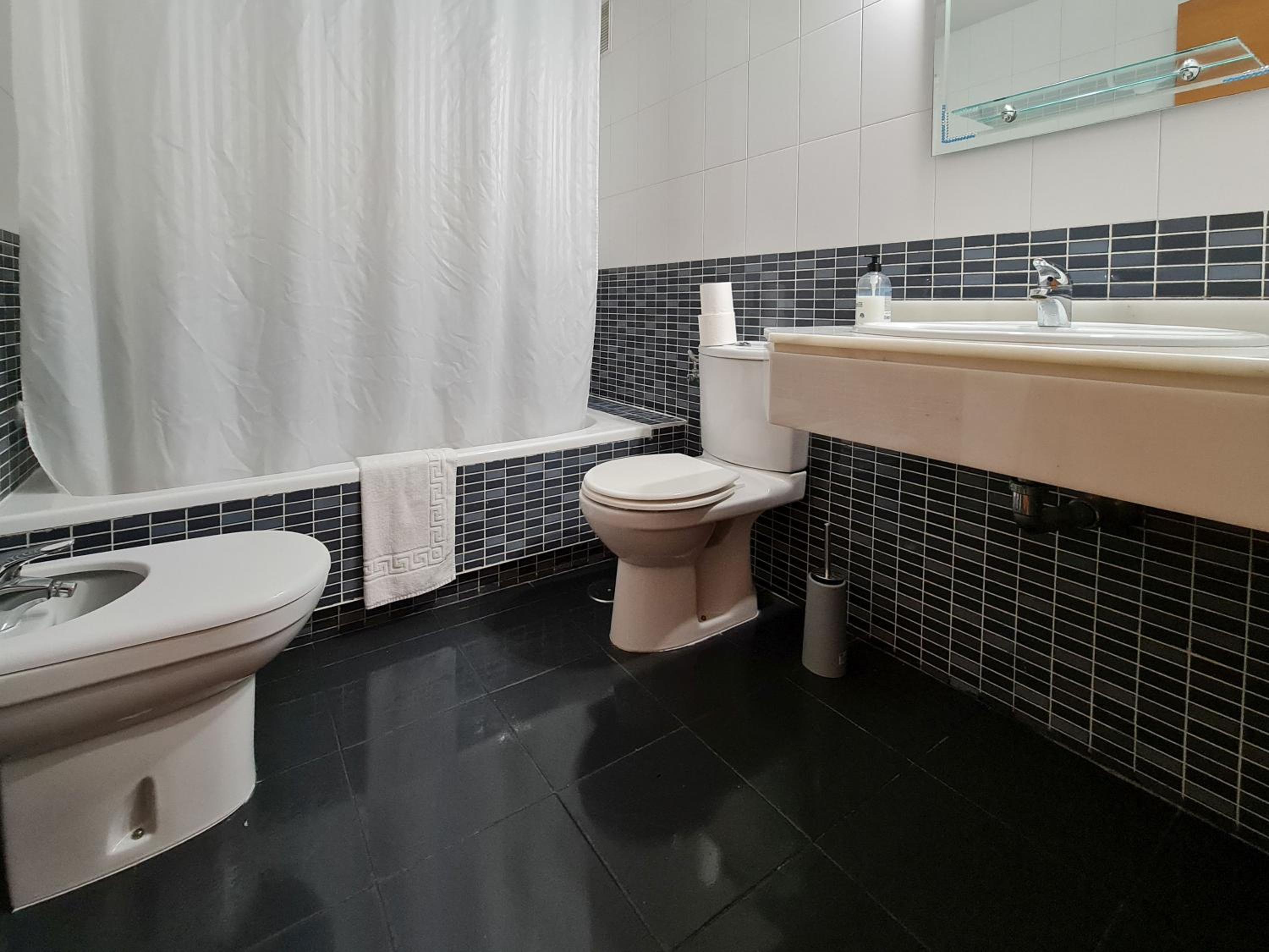 One-Bedroom Apartment - Photo 37