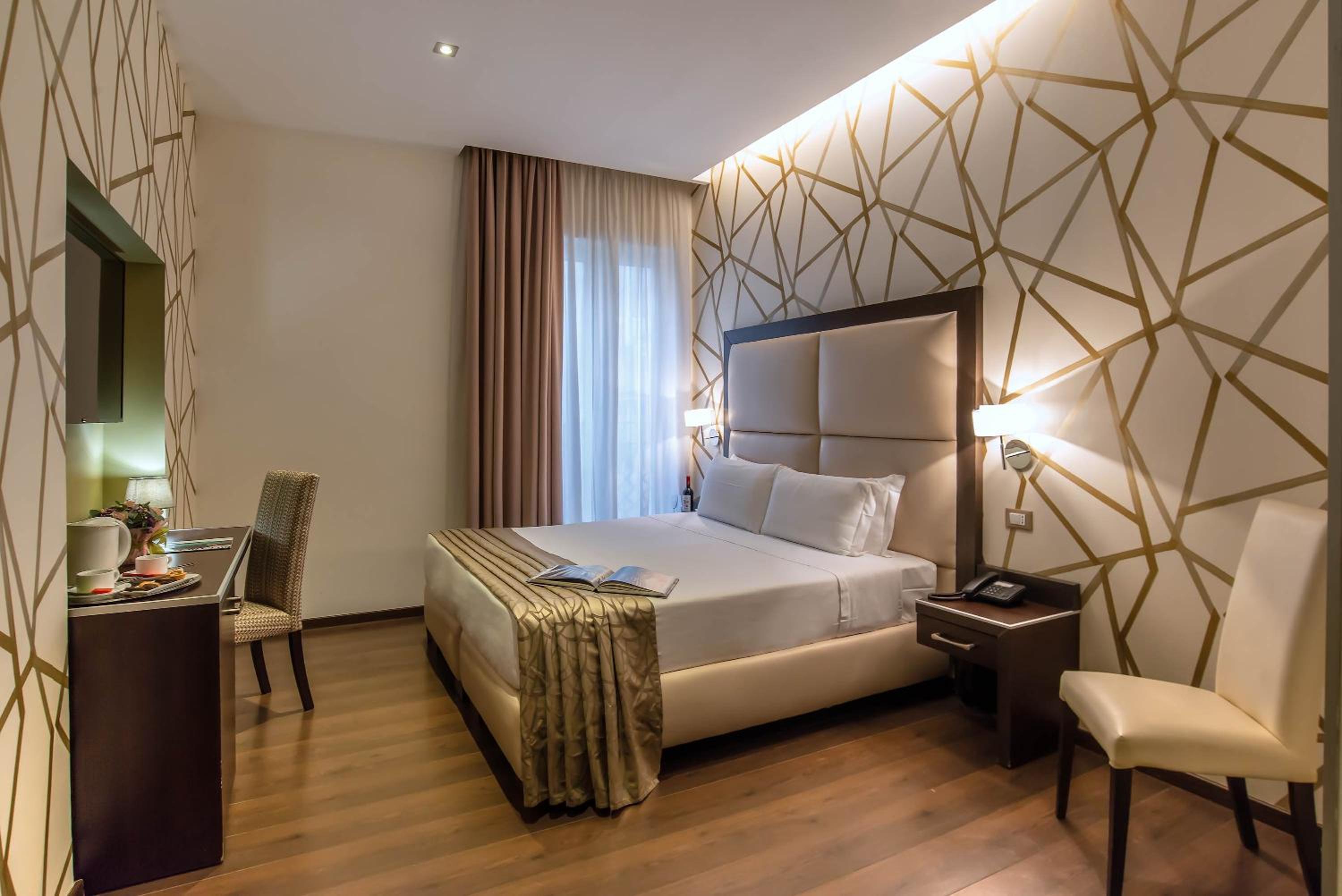 Executive Double Room thumbnail 6
