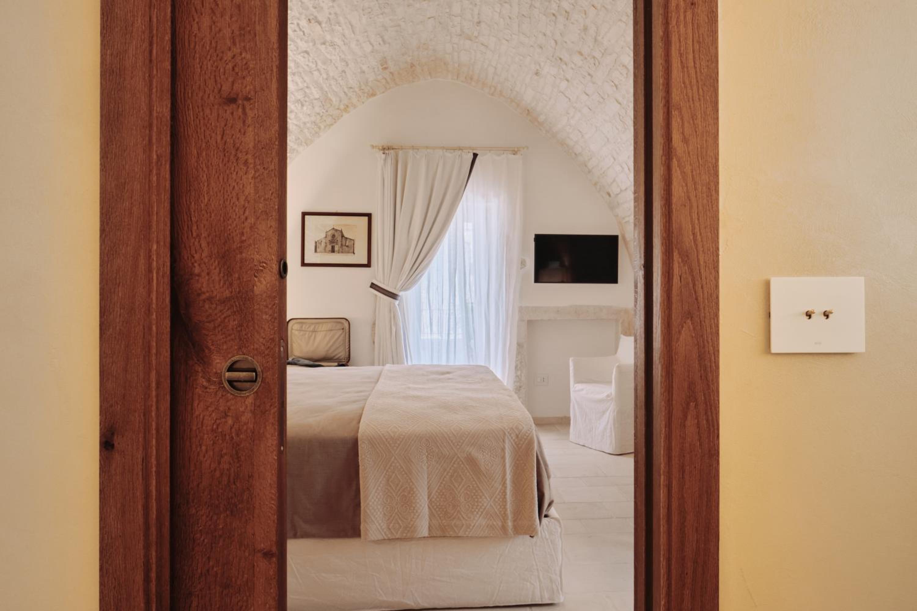 Deluxe Double Room with Balcony photo 1