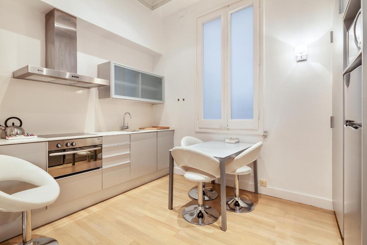 One-Bedroom Apartment photo 2