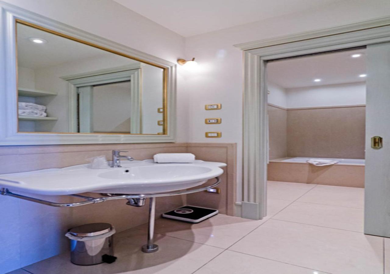Suite with Terrace and Sea View - Photo 5