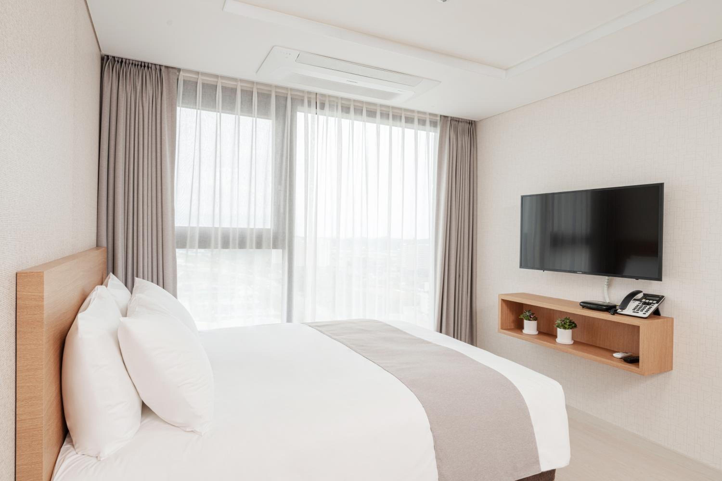 Standard Double Room - Photo 2