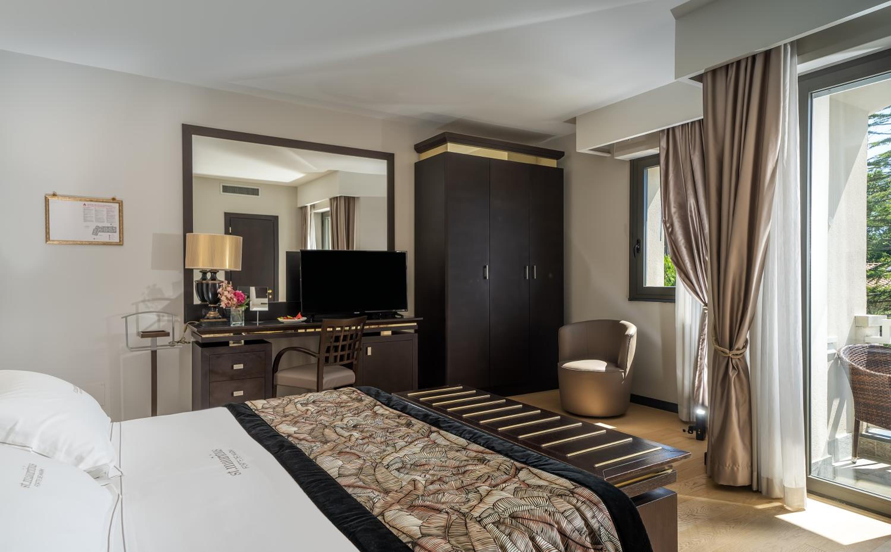 Deluxe Double or Twin Room photo 1