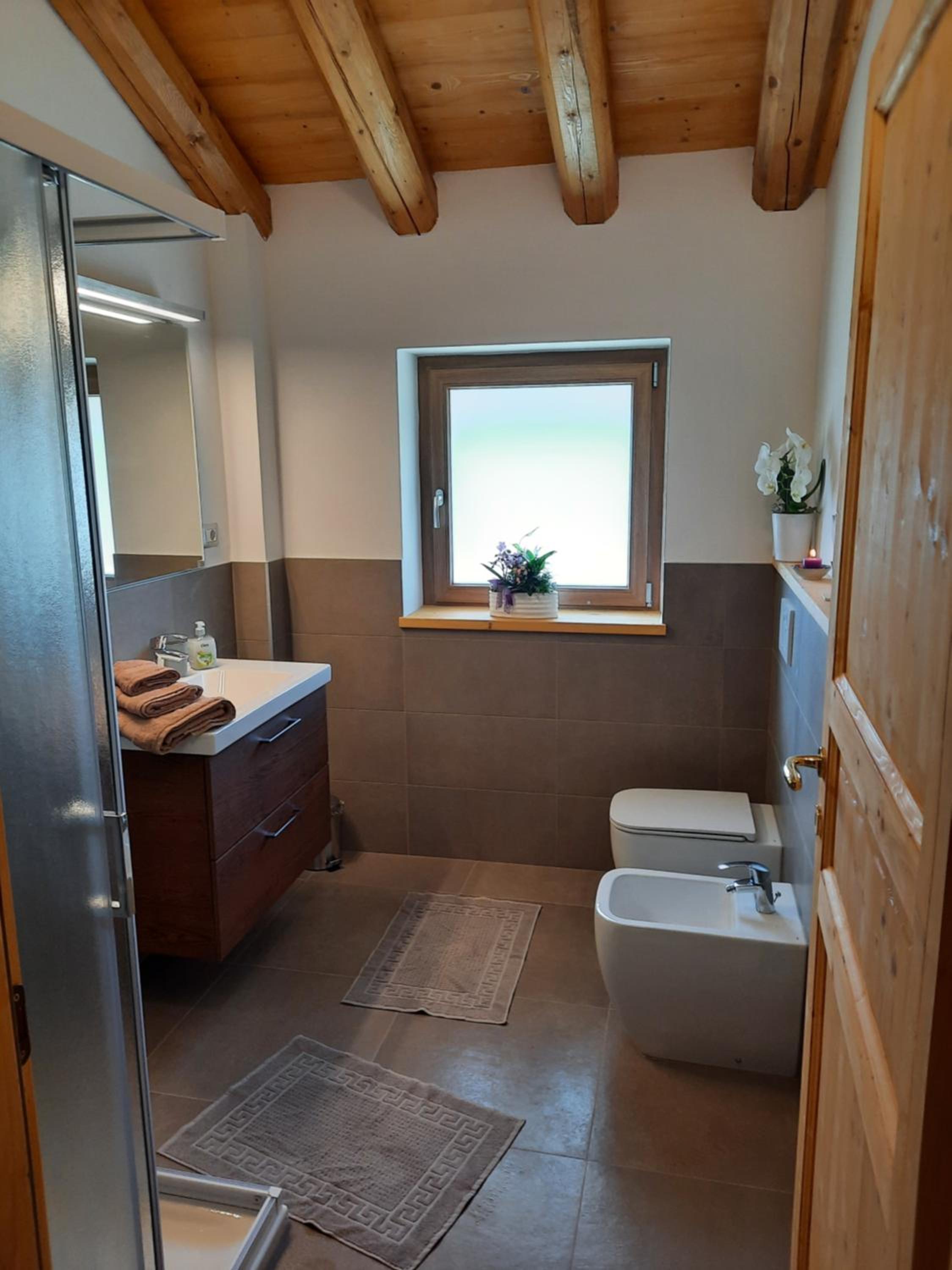 One-Bedroom Apartment - Photo 2