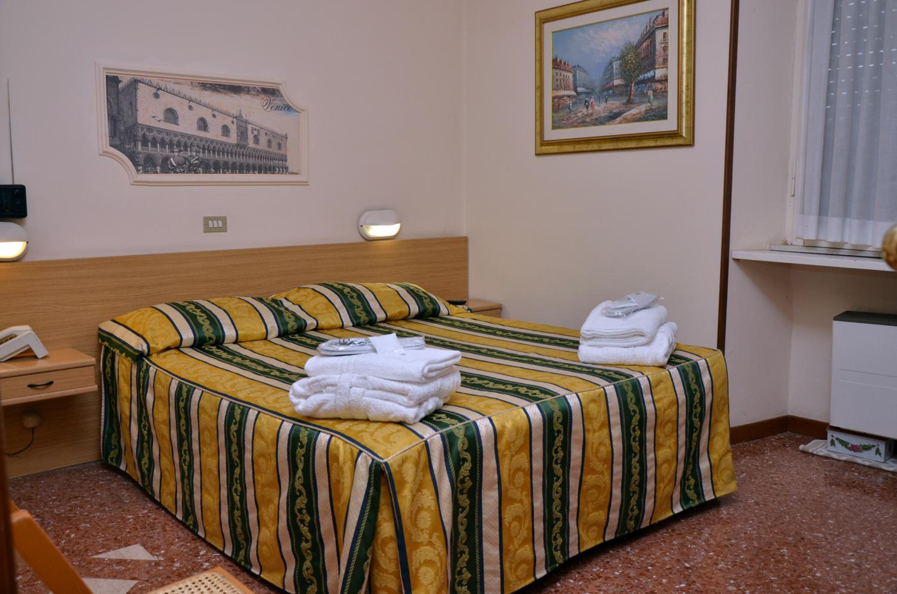 Double Room - Photo 4