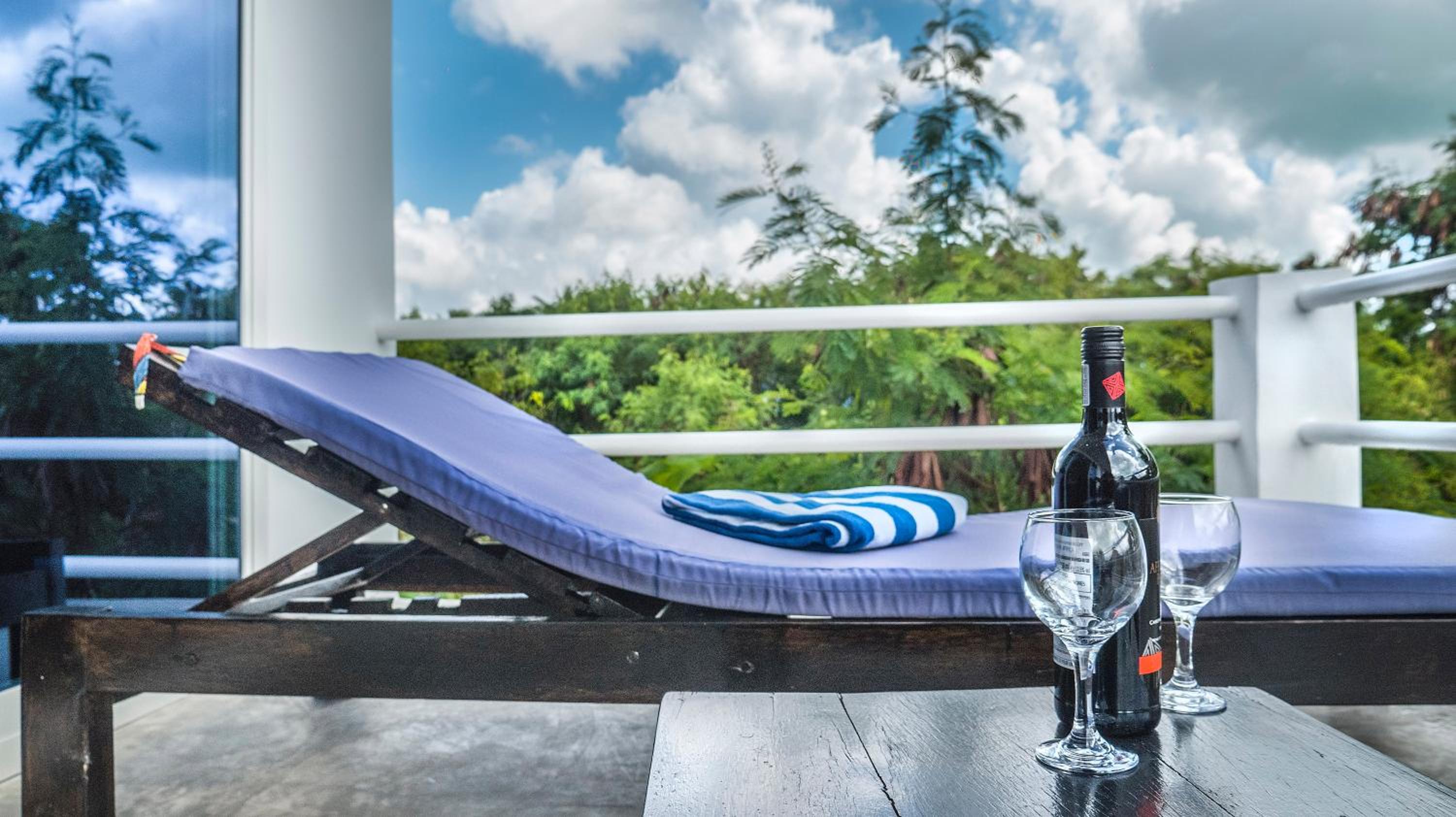 Double Room with Pool View - Photo 7
