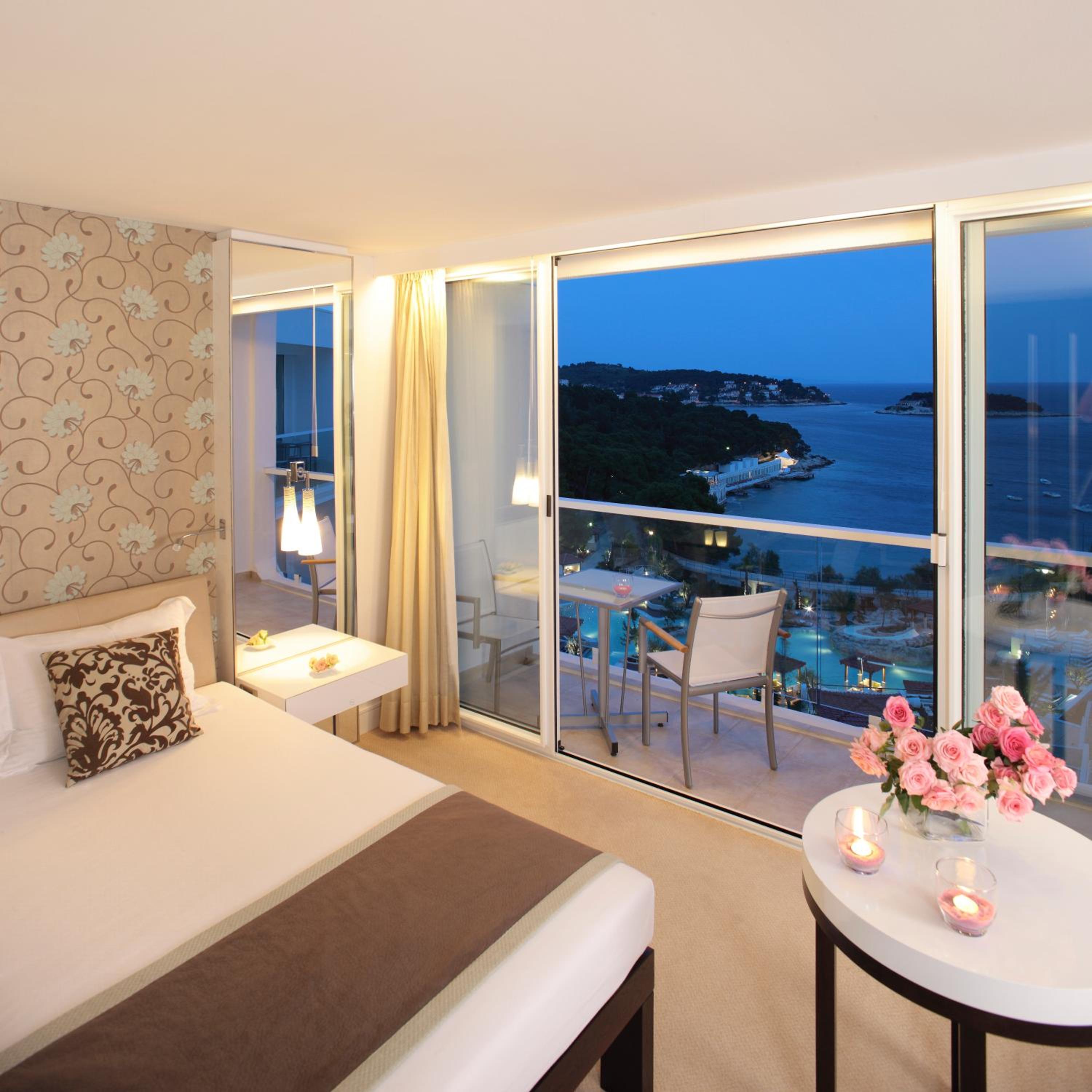 Junior Suite with Balcony and Sea View - Photo 3