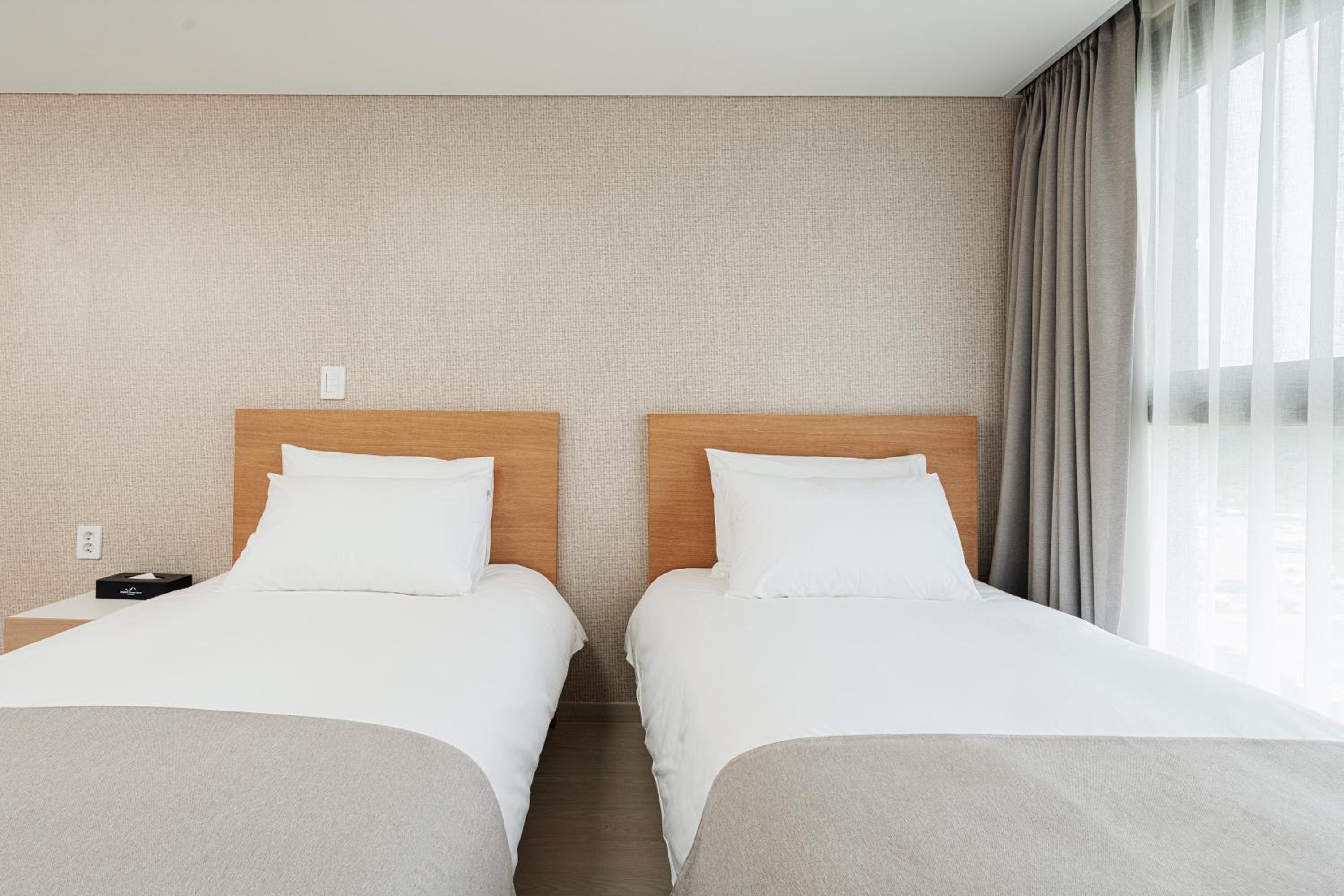 Standard Twin Room - Photo 3