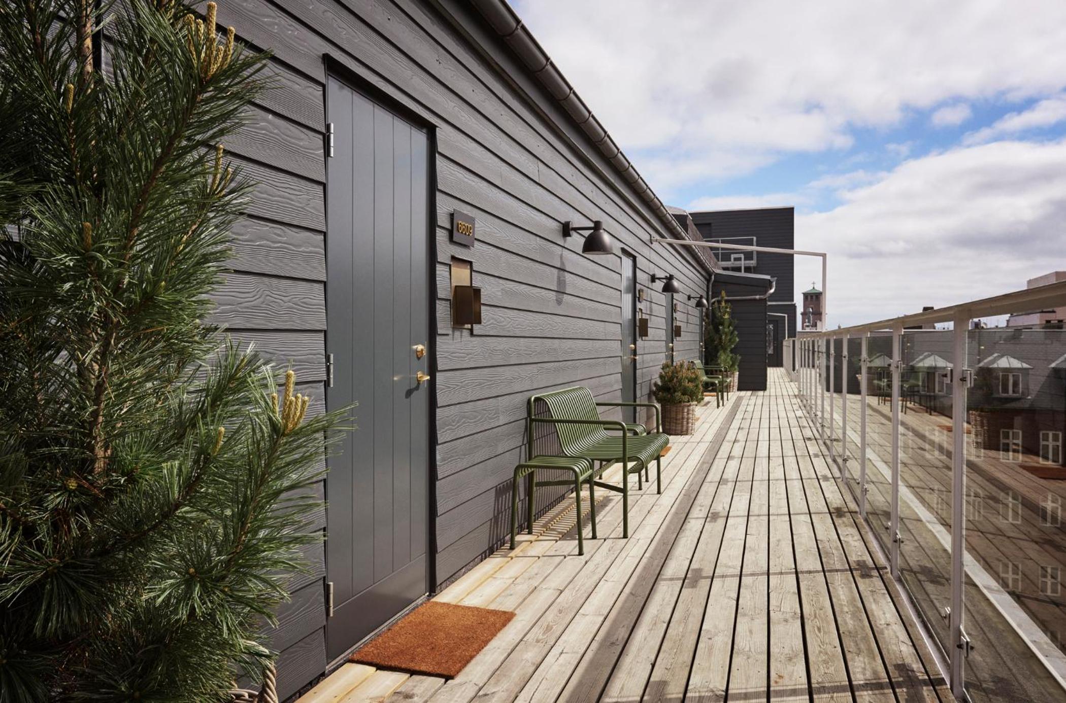 Penthouse Balcony - Photo 10