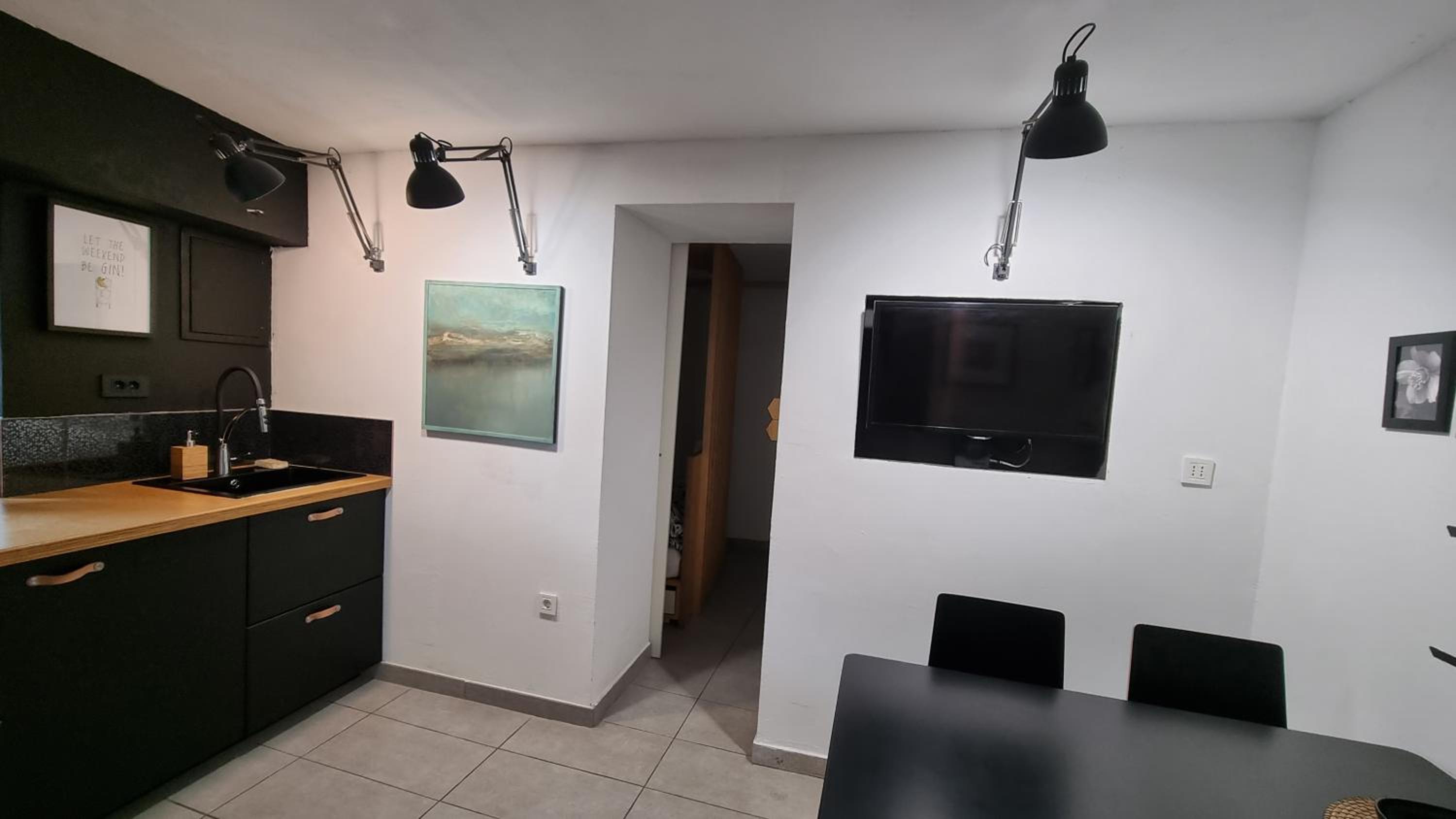 Apartment with Terrace - Photo 11