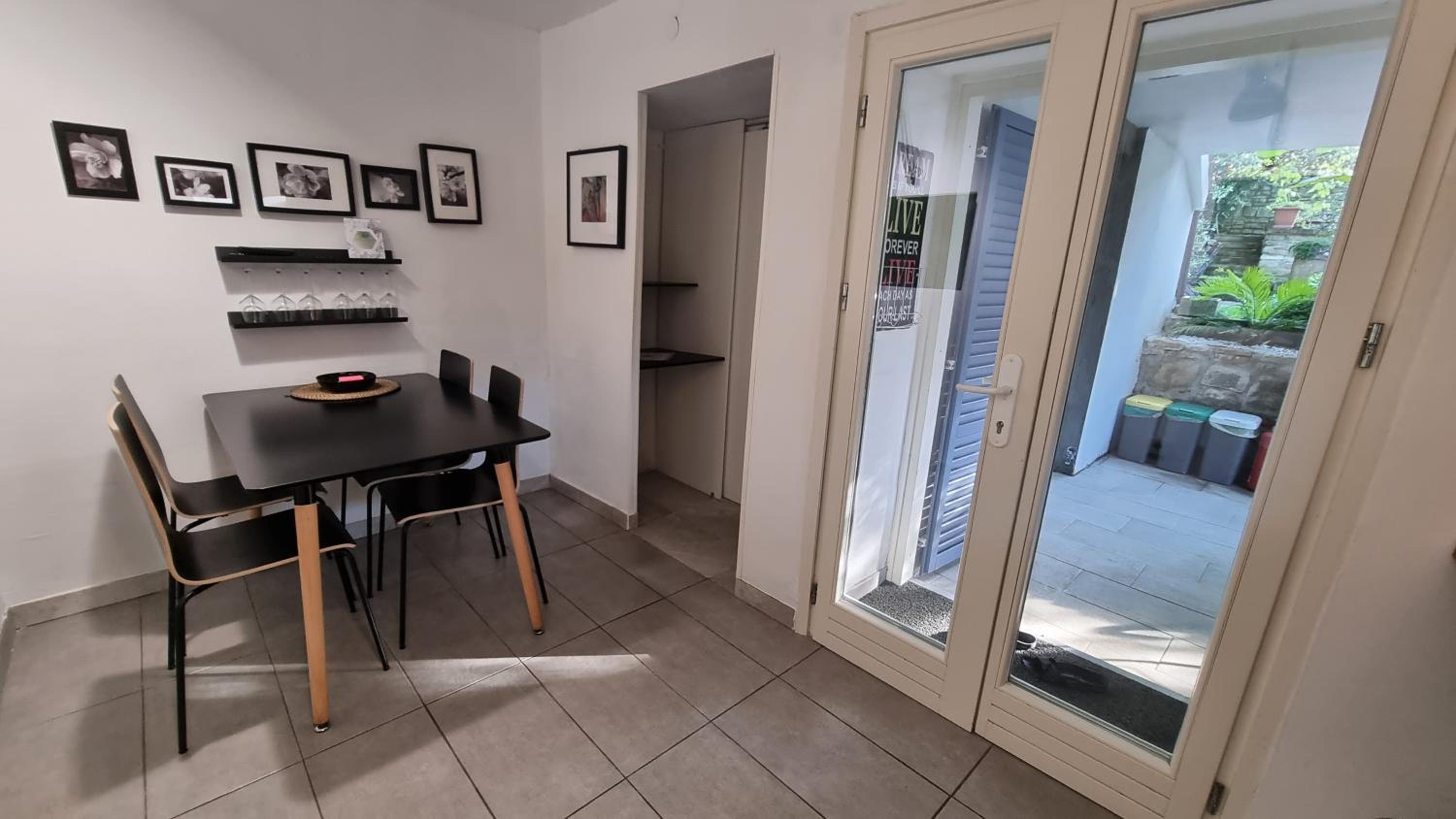Apartment with Terrace - Photo 14