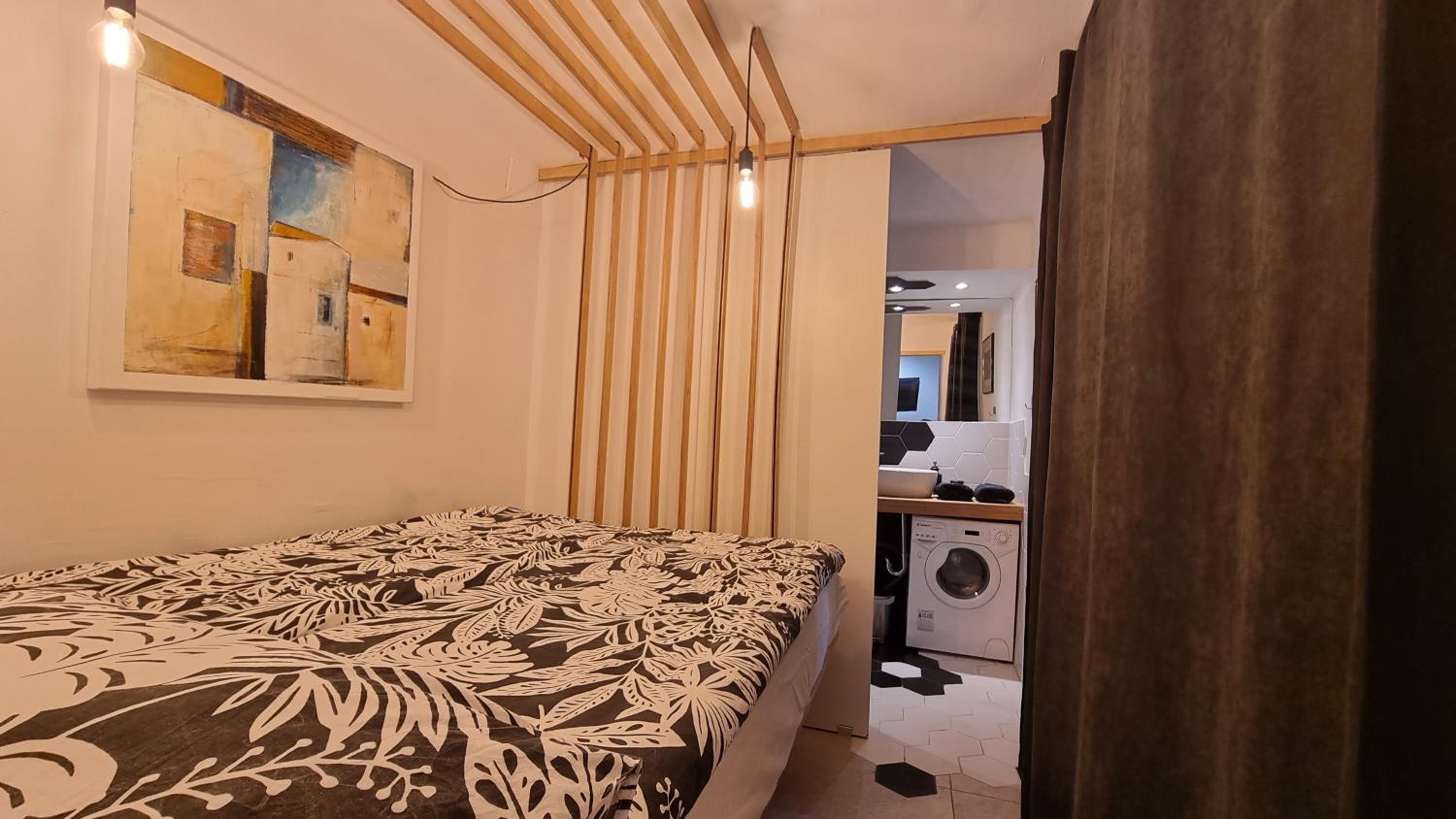Apartment with Terrace - Photo 17