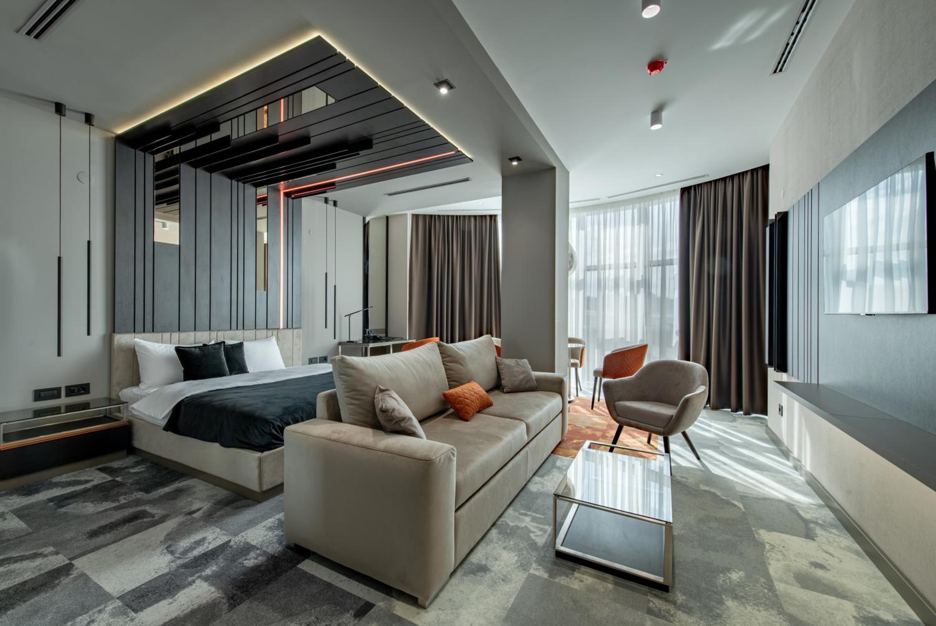 One-Bedroom Suite with Balcony - Photo 10
