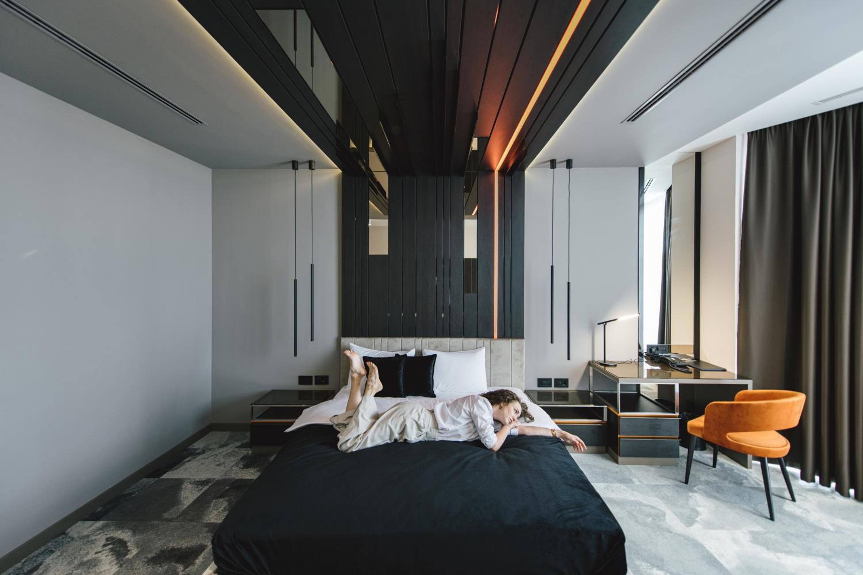One-Bedroom Suite with Balcony - Photo 9