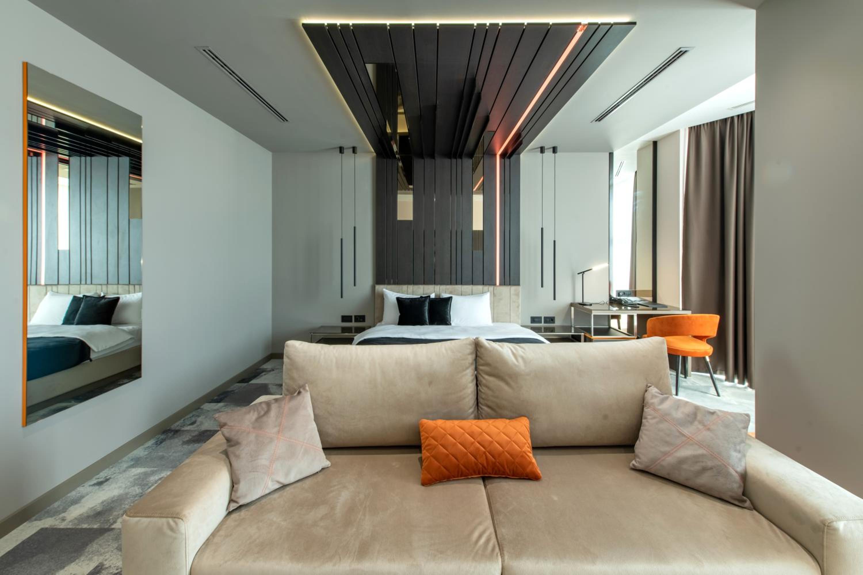 One-Bedroom Suite with Balcony - Photo 11