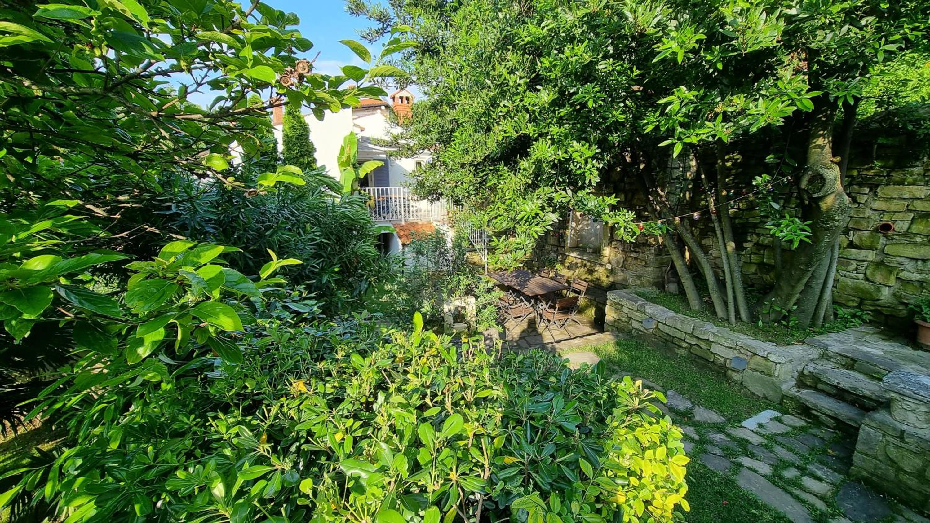 Apartment with Terrace - Photo 37