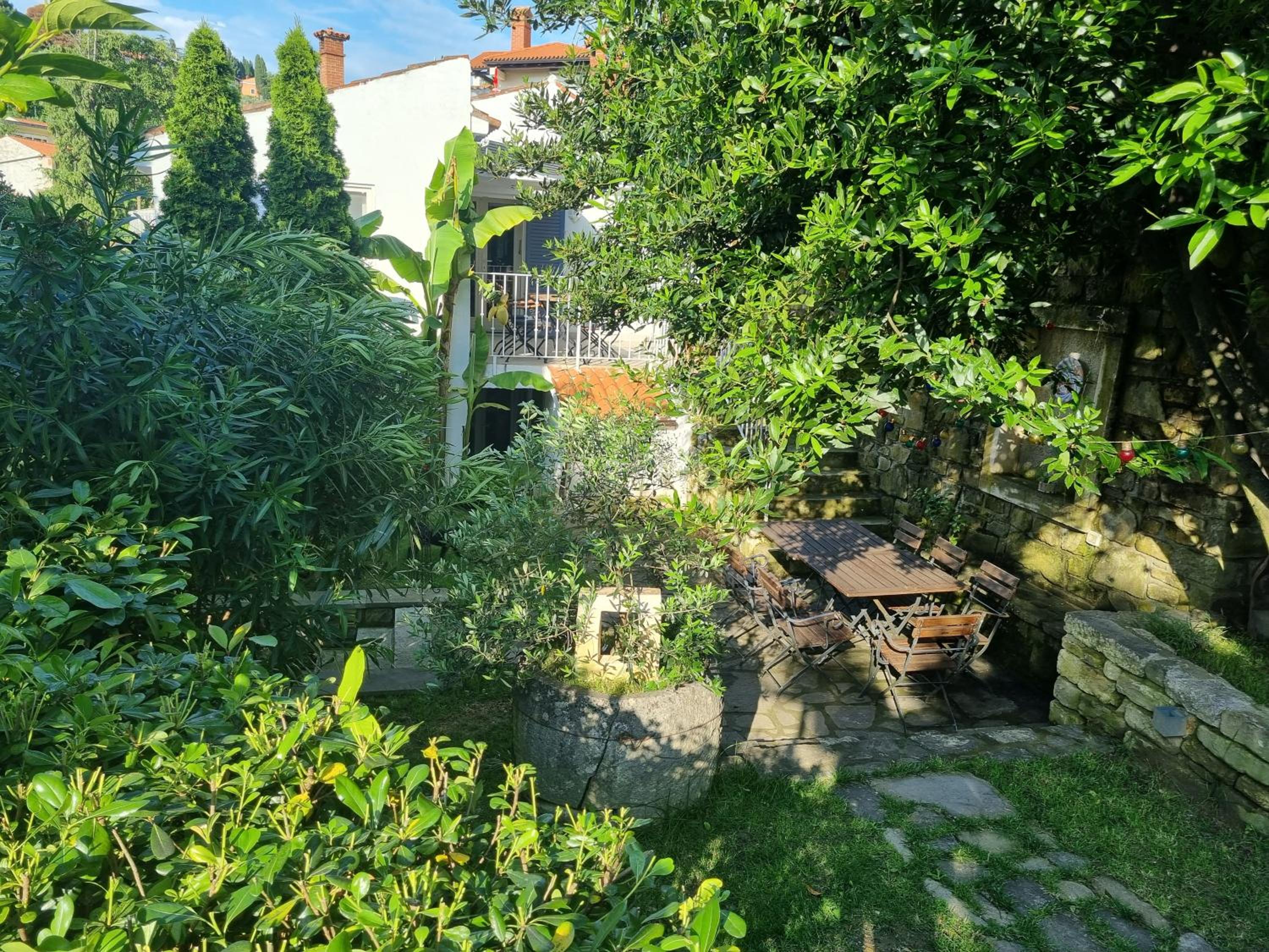 Apartment with Terrace - Photo 35