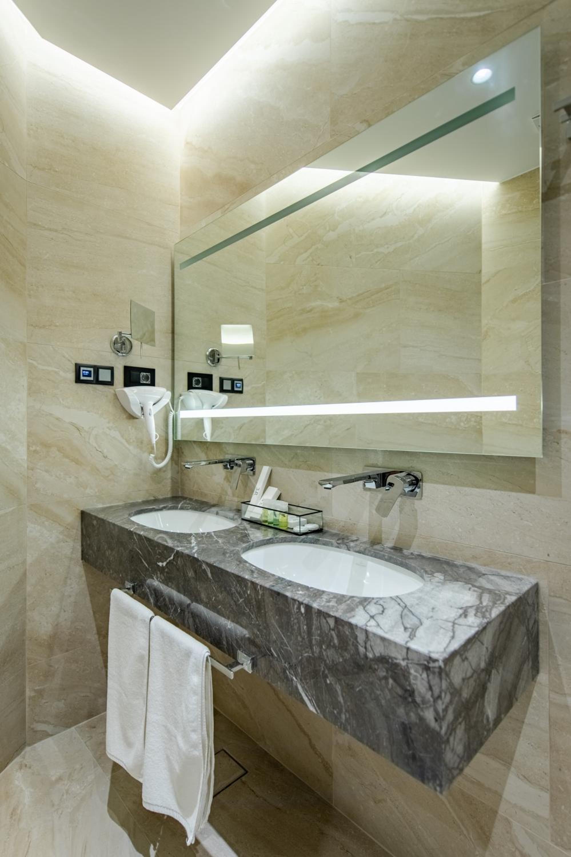 One-Bedroom Suite with Balcony - Photo 12