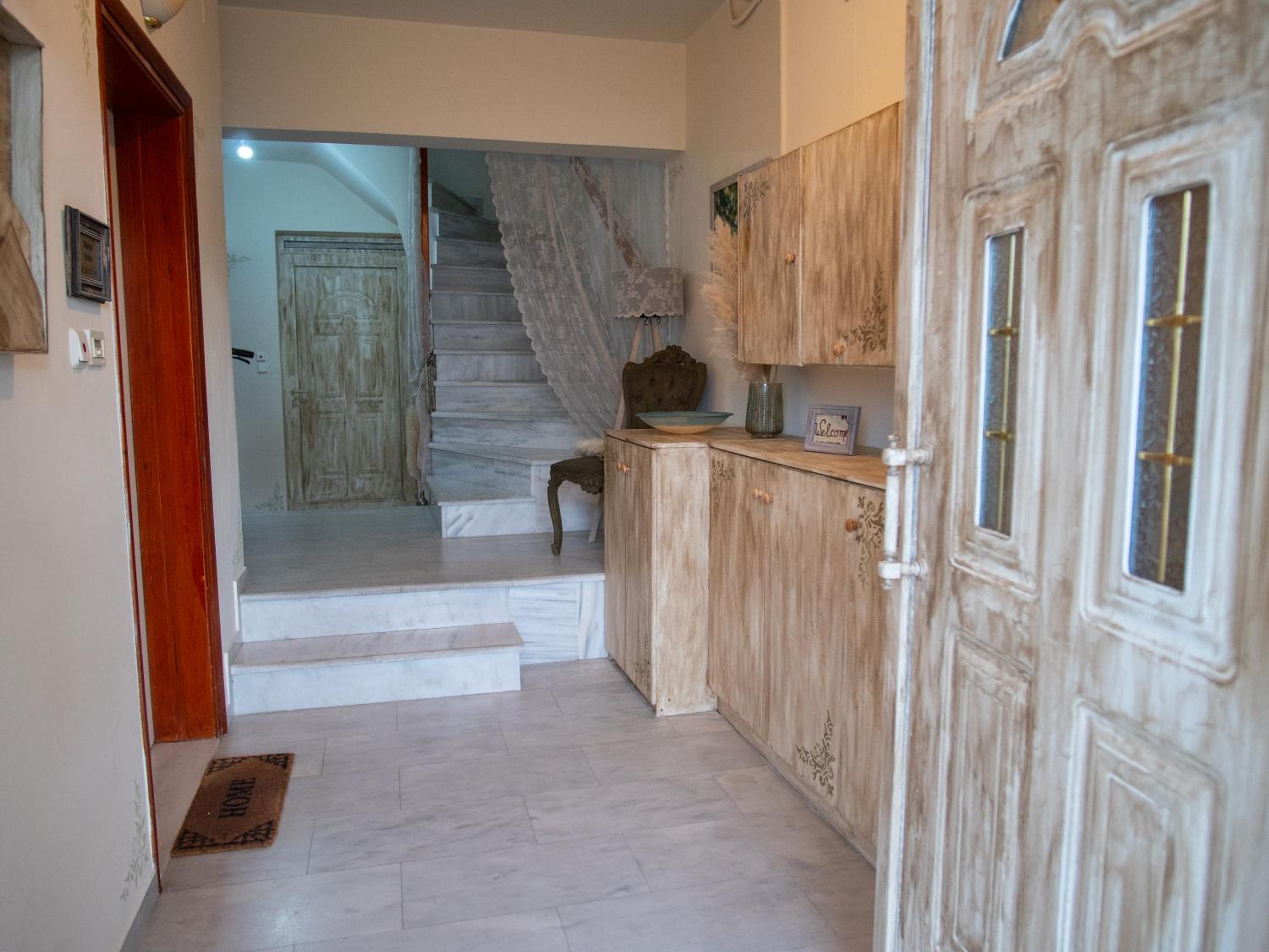 Apartment with Terrace - Photo 17