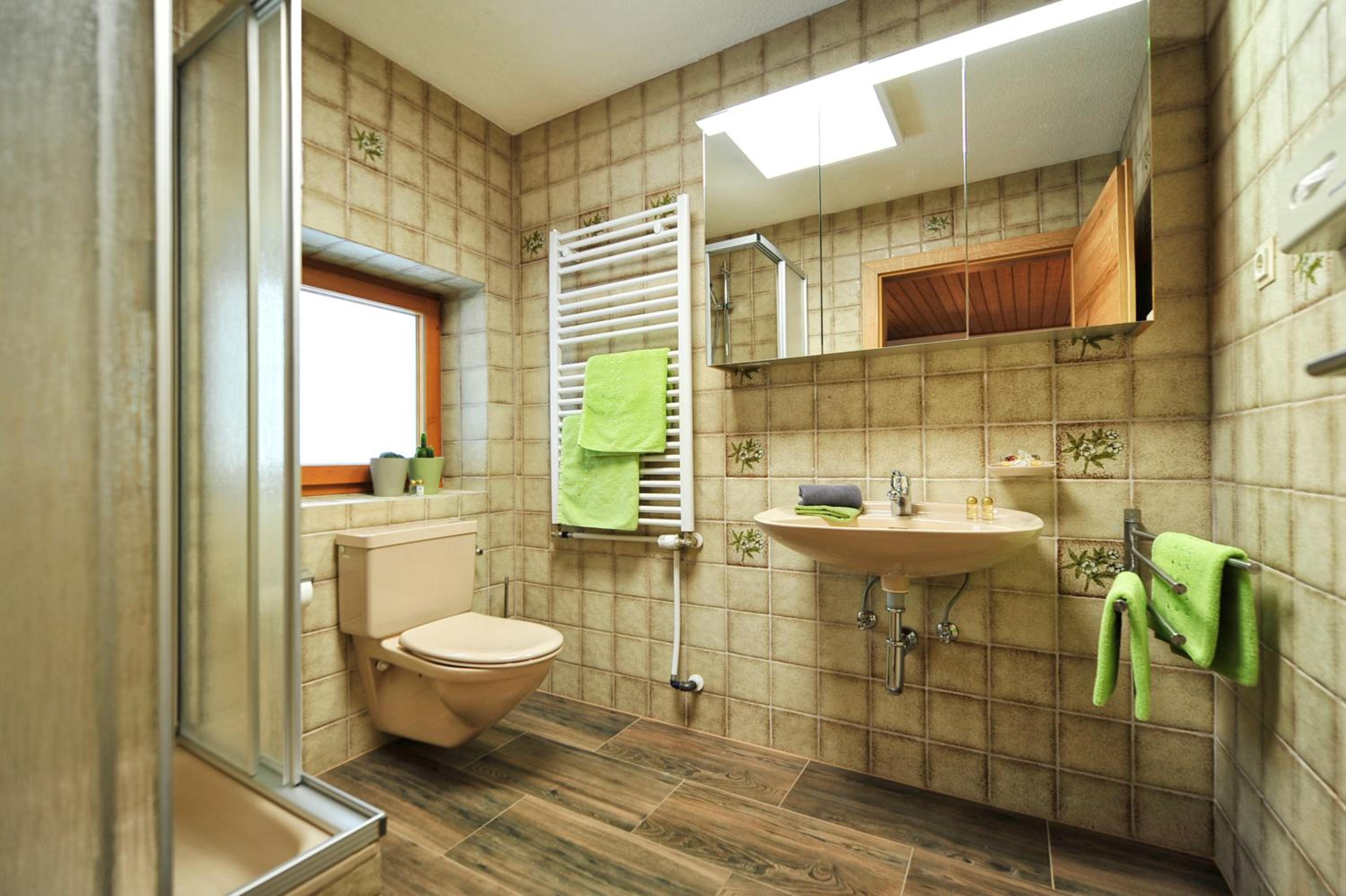 Two-Bedroom Apartment with Mountain View photo 3