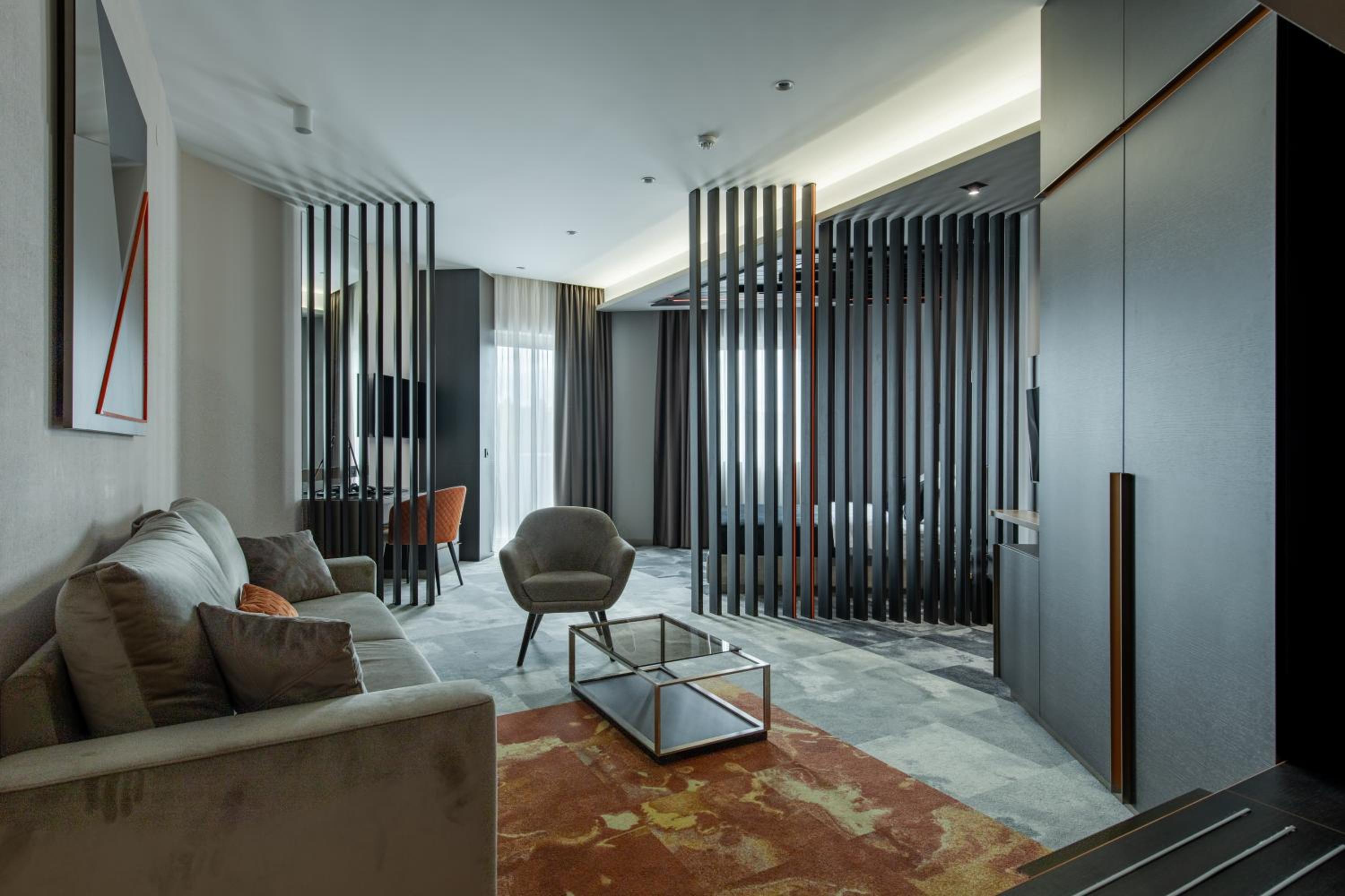 One-Bedroom Suite with Balcony - Photo 15