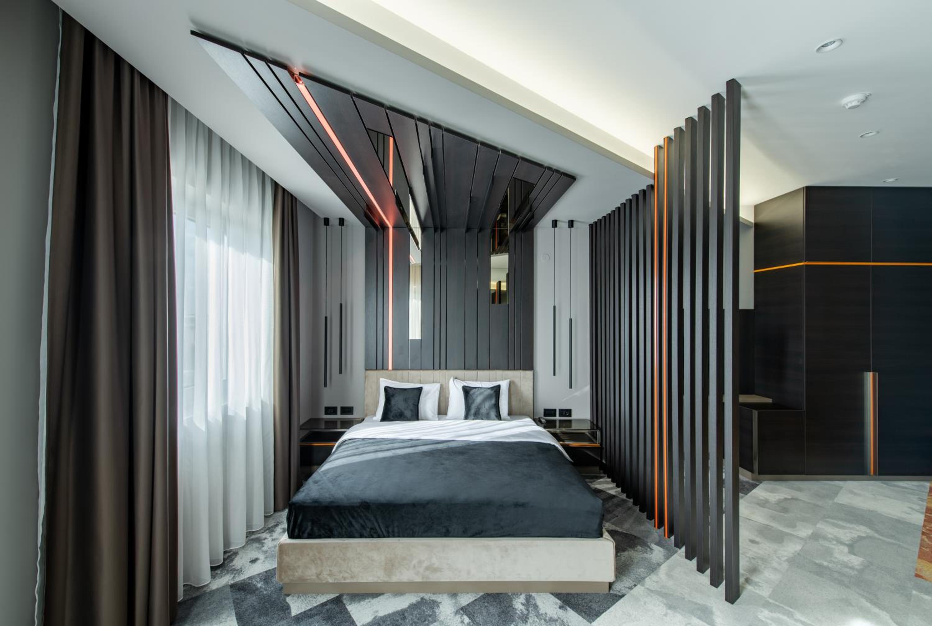 One-Bedroom Suite with Balcony - Photo 14
