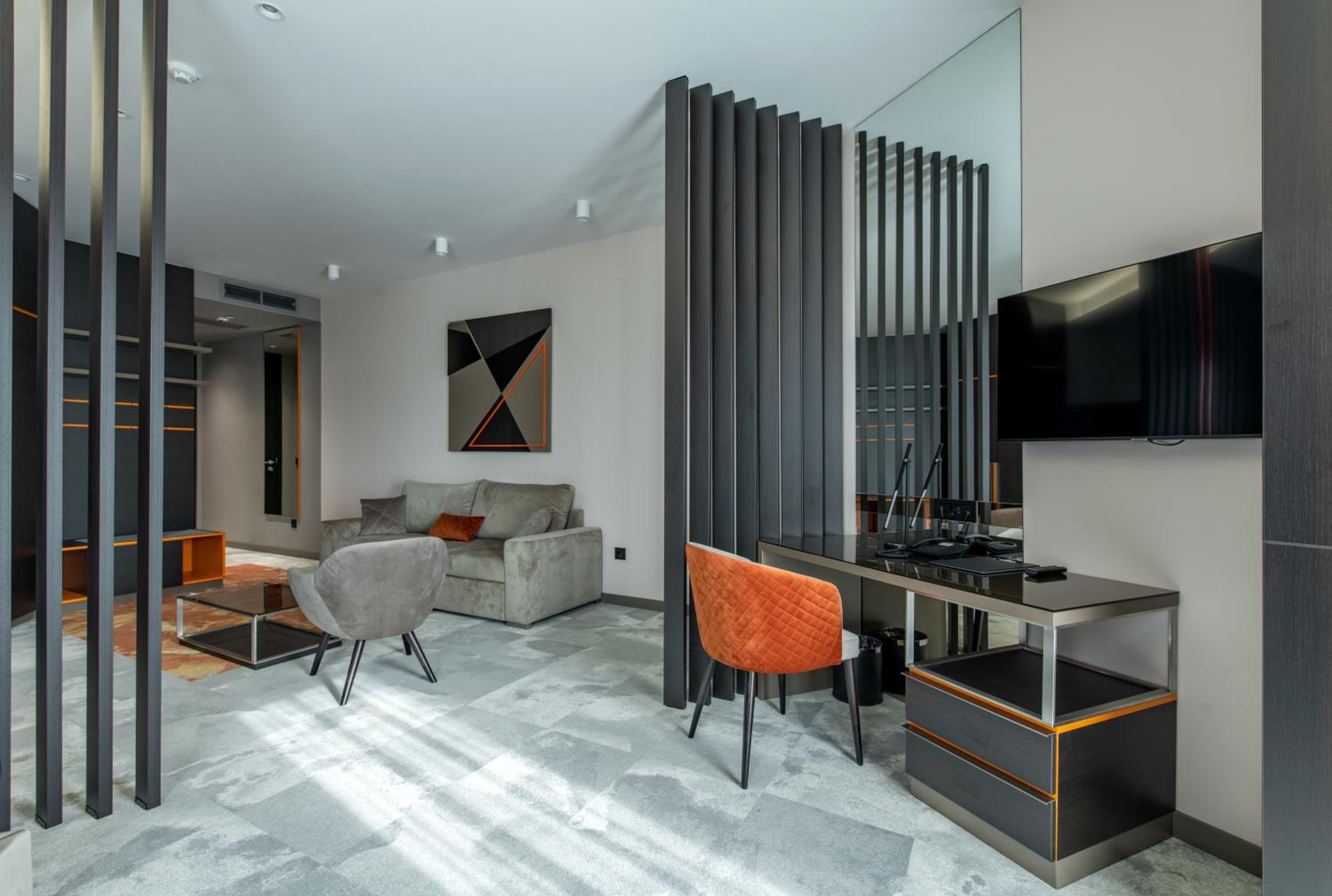 One-Bedroom Suite with Balcony - Photo 16