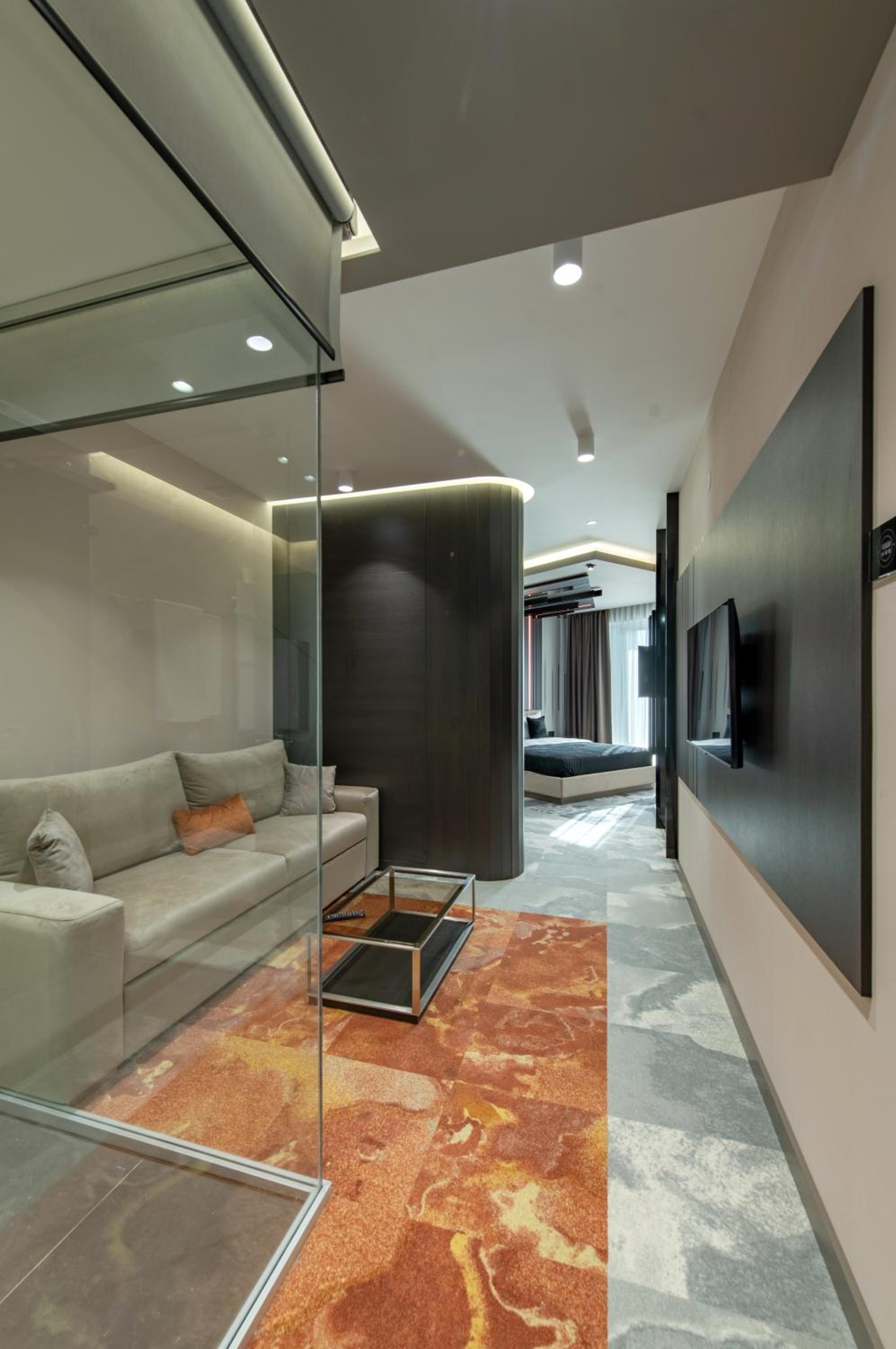 One-Bedroom Suite with Balcony - Photo 17