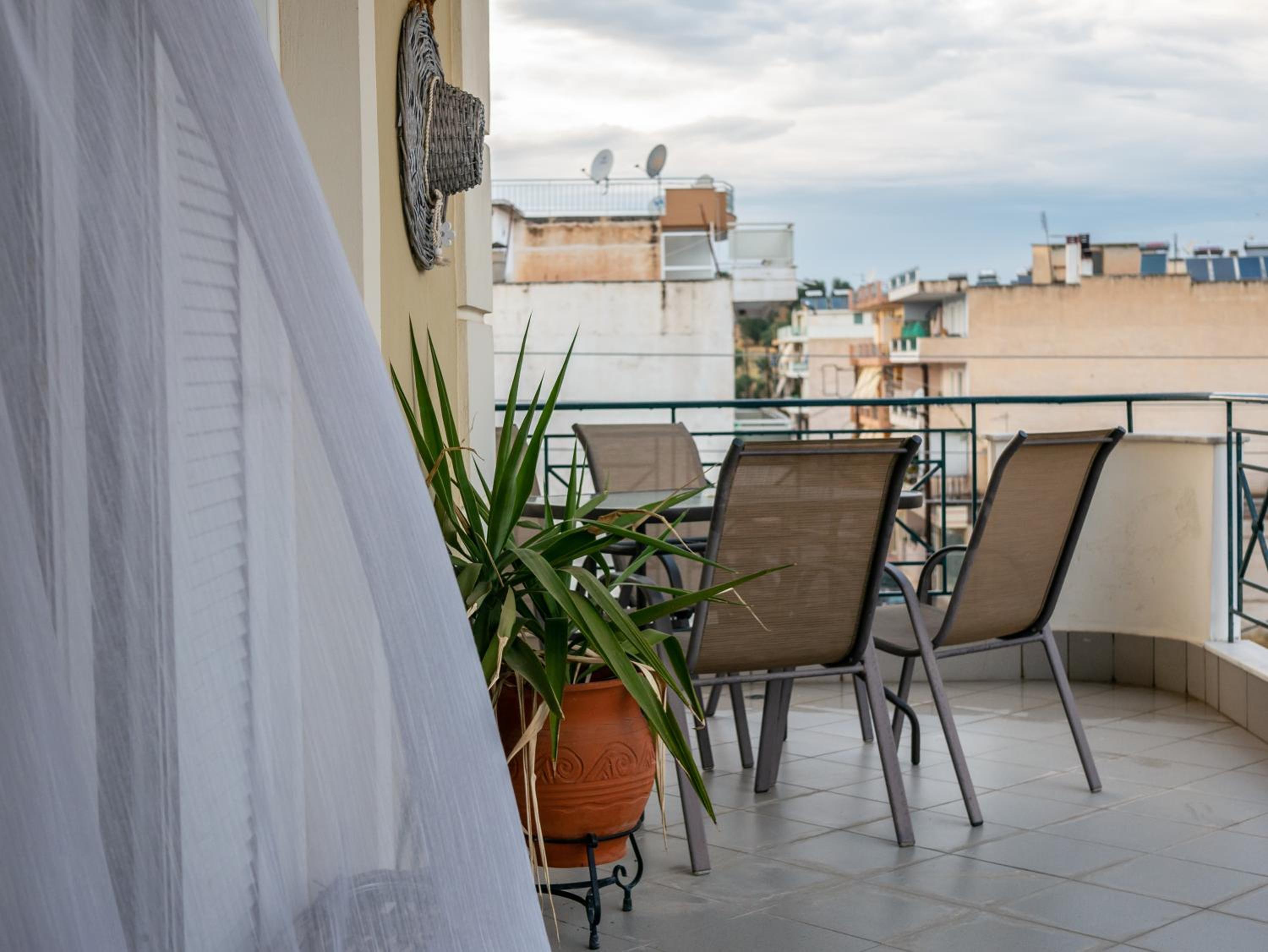 Apartment with Terrace - Photo 10