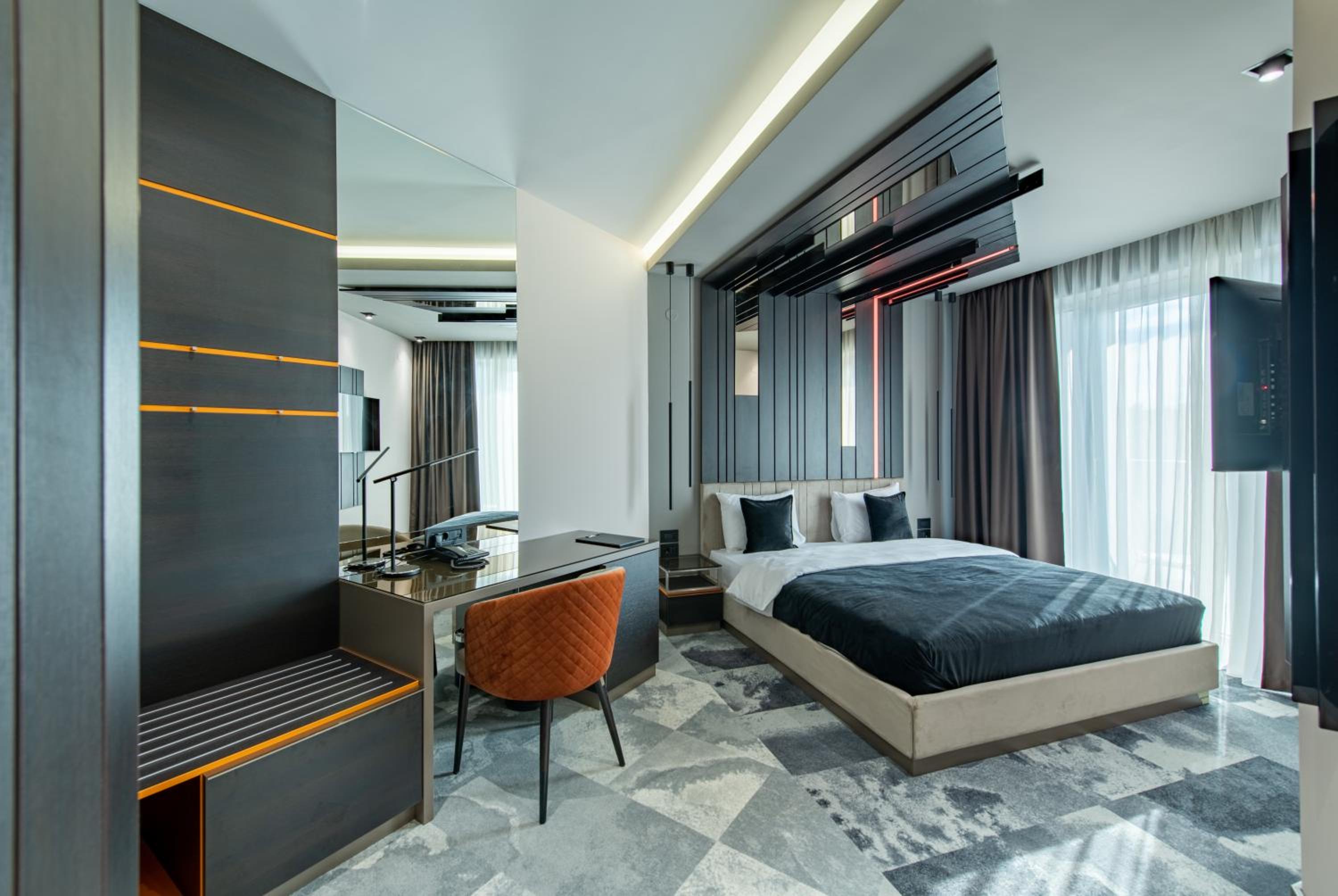 One-Bedroom Suite with Balcony - Photo 19