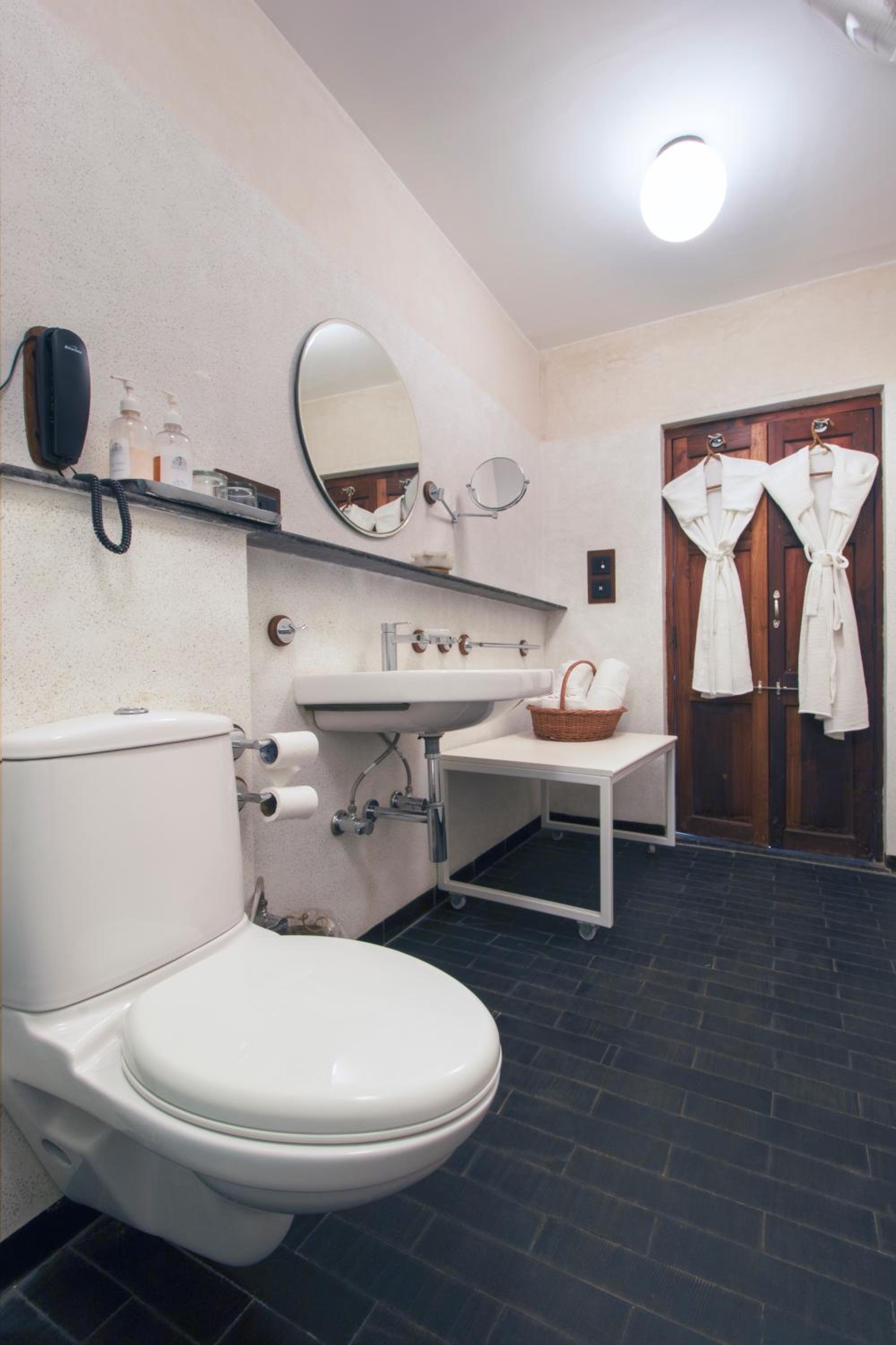 WHC Contemporary Heritage Penthouse Suite photo 3