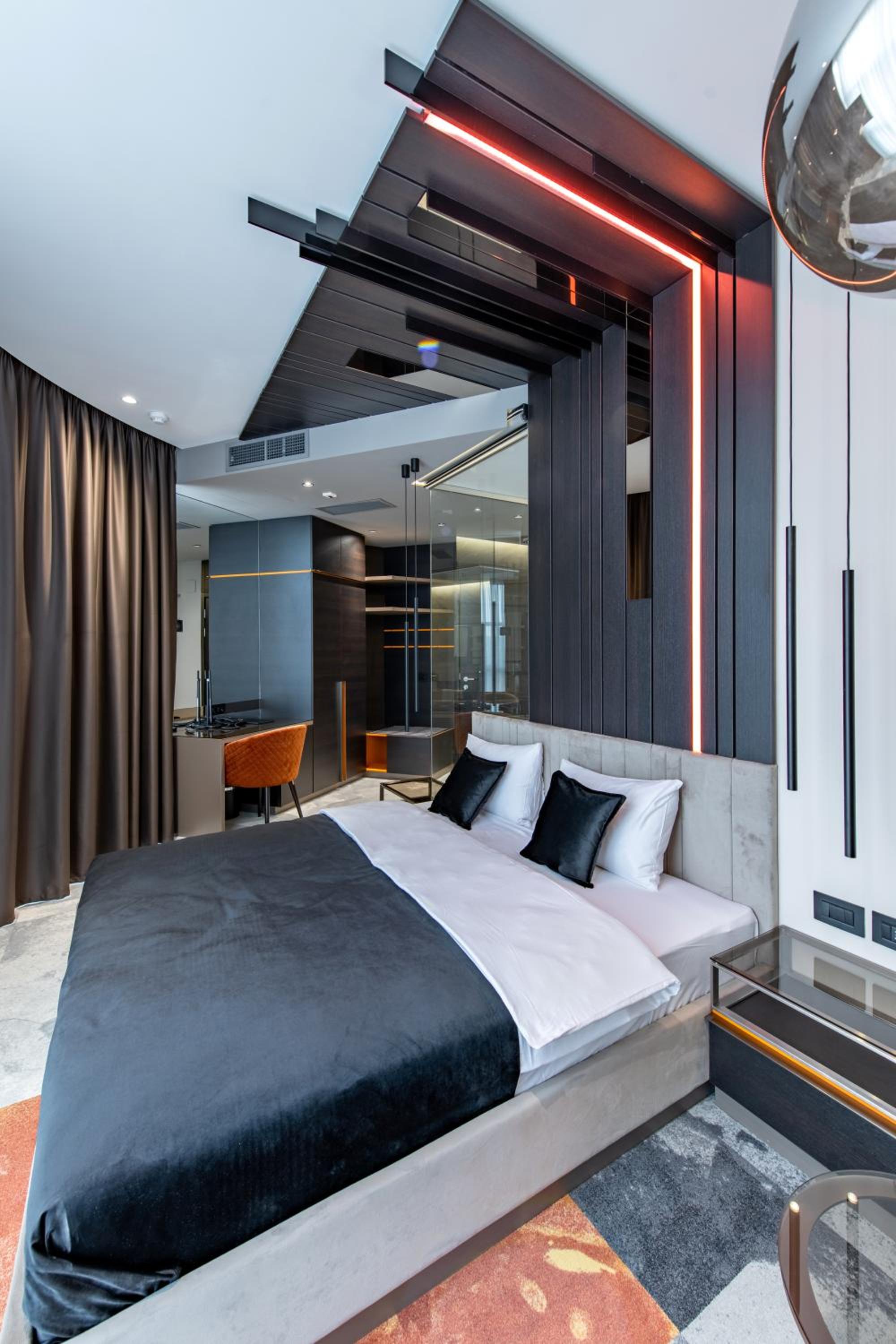 One-Bedroom Suite with Balcony - Photo 20