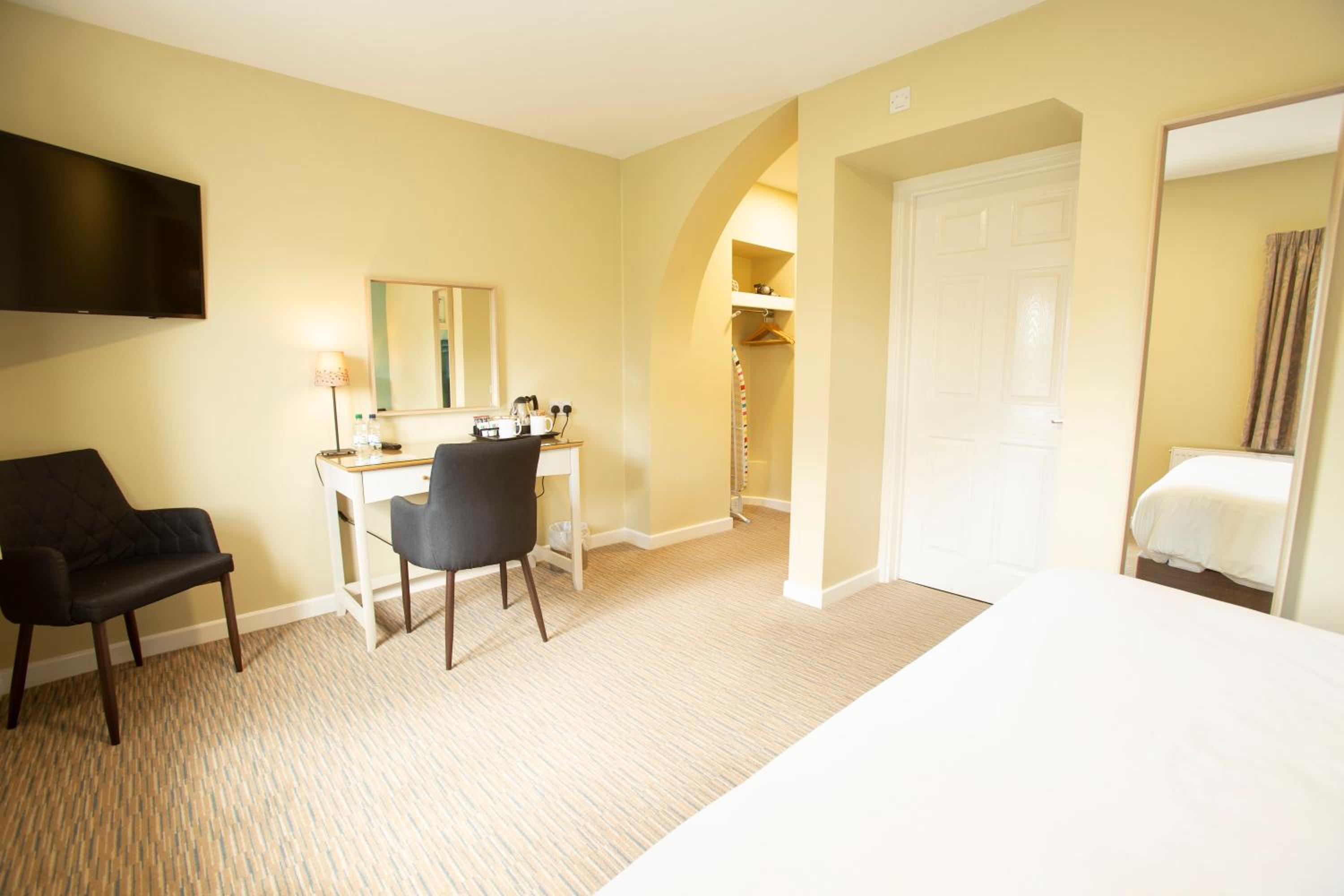 Easy-Access Riverside King Room - Photo 5
