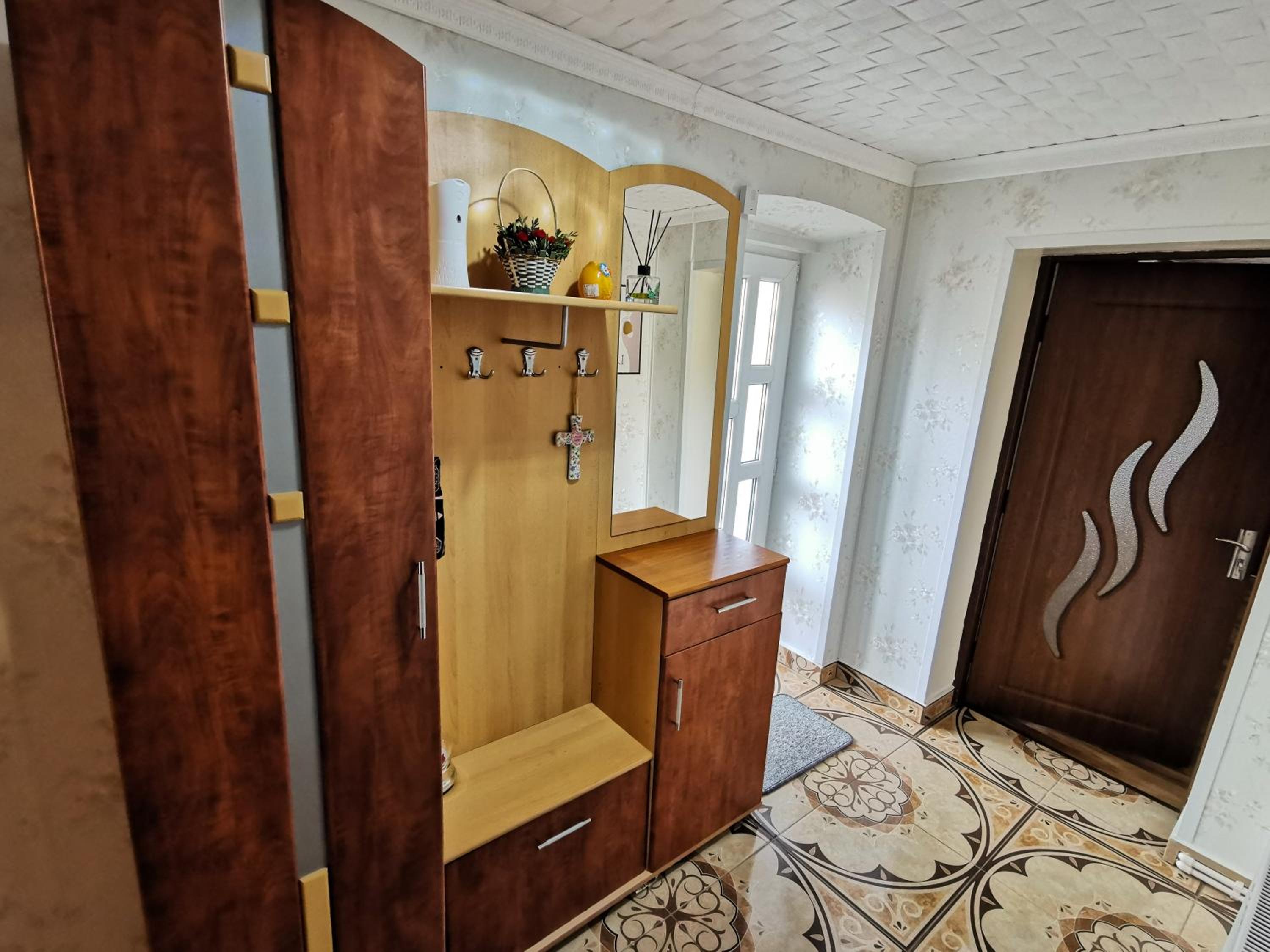 One-Bedroom Apartment - Photo 3