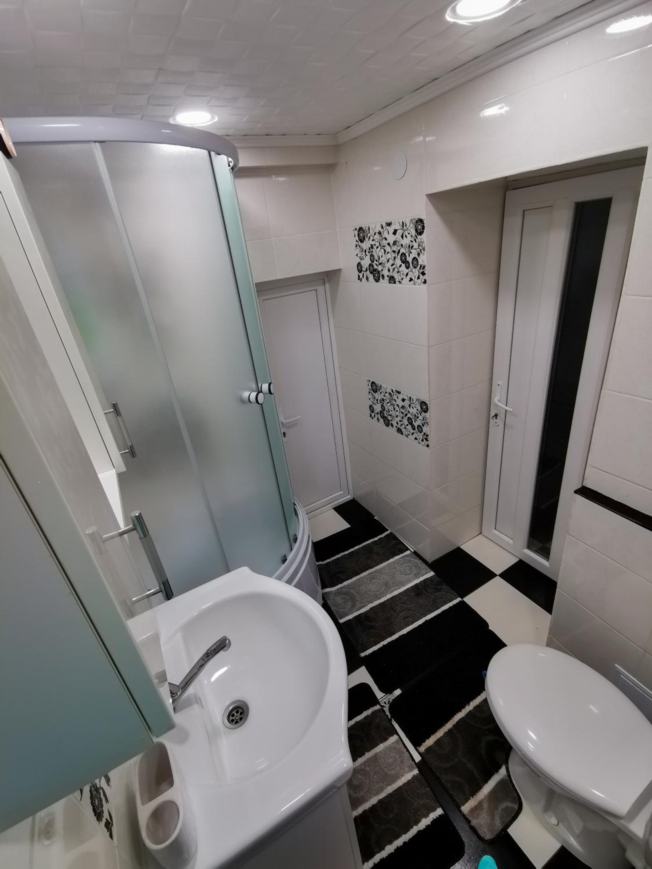 One-Bedroom Apartment - Photo 6